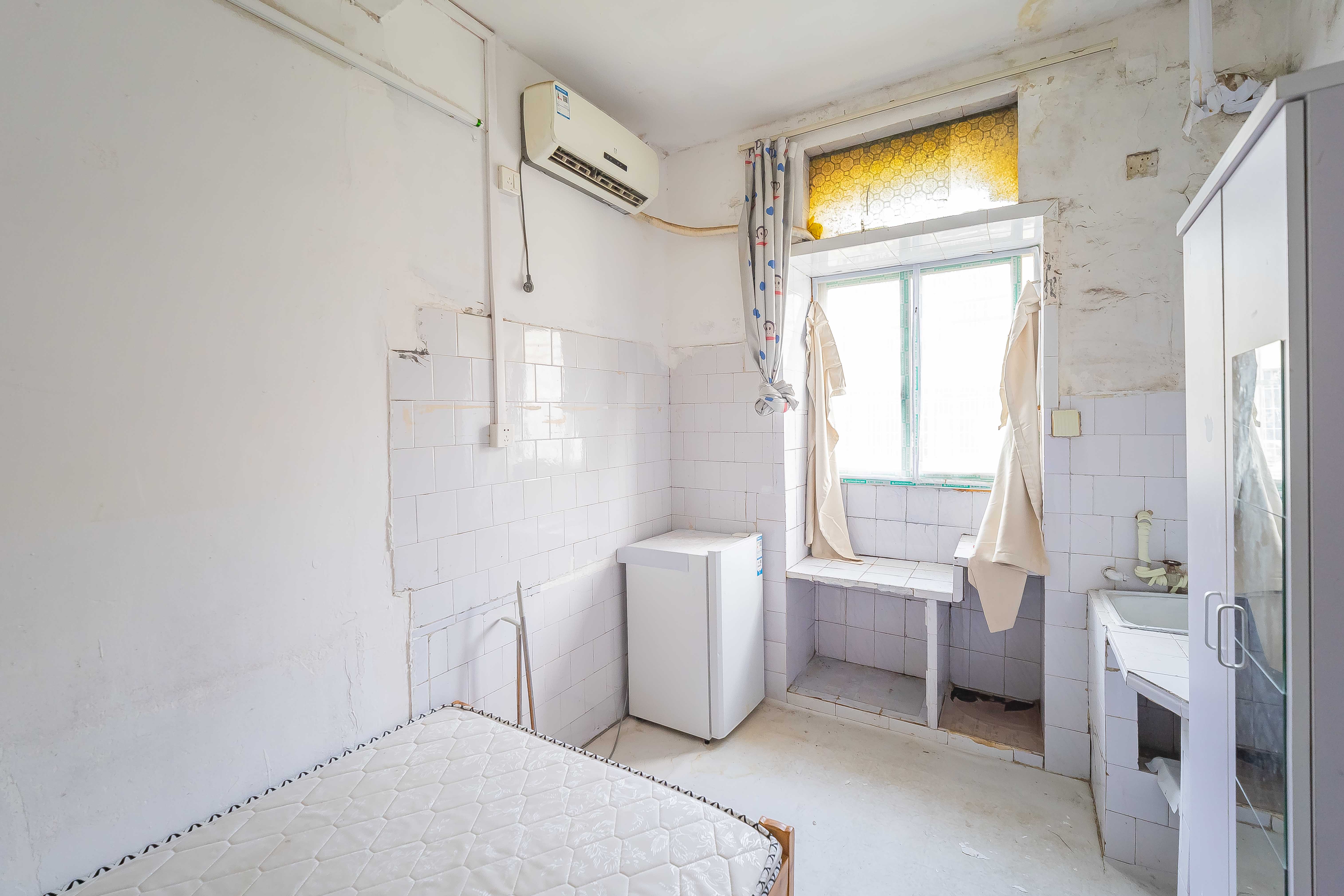 下碧湘街小区  3室2厅1卫    70.0万卧室