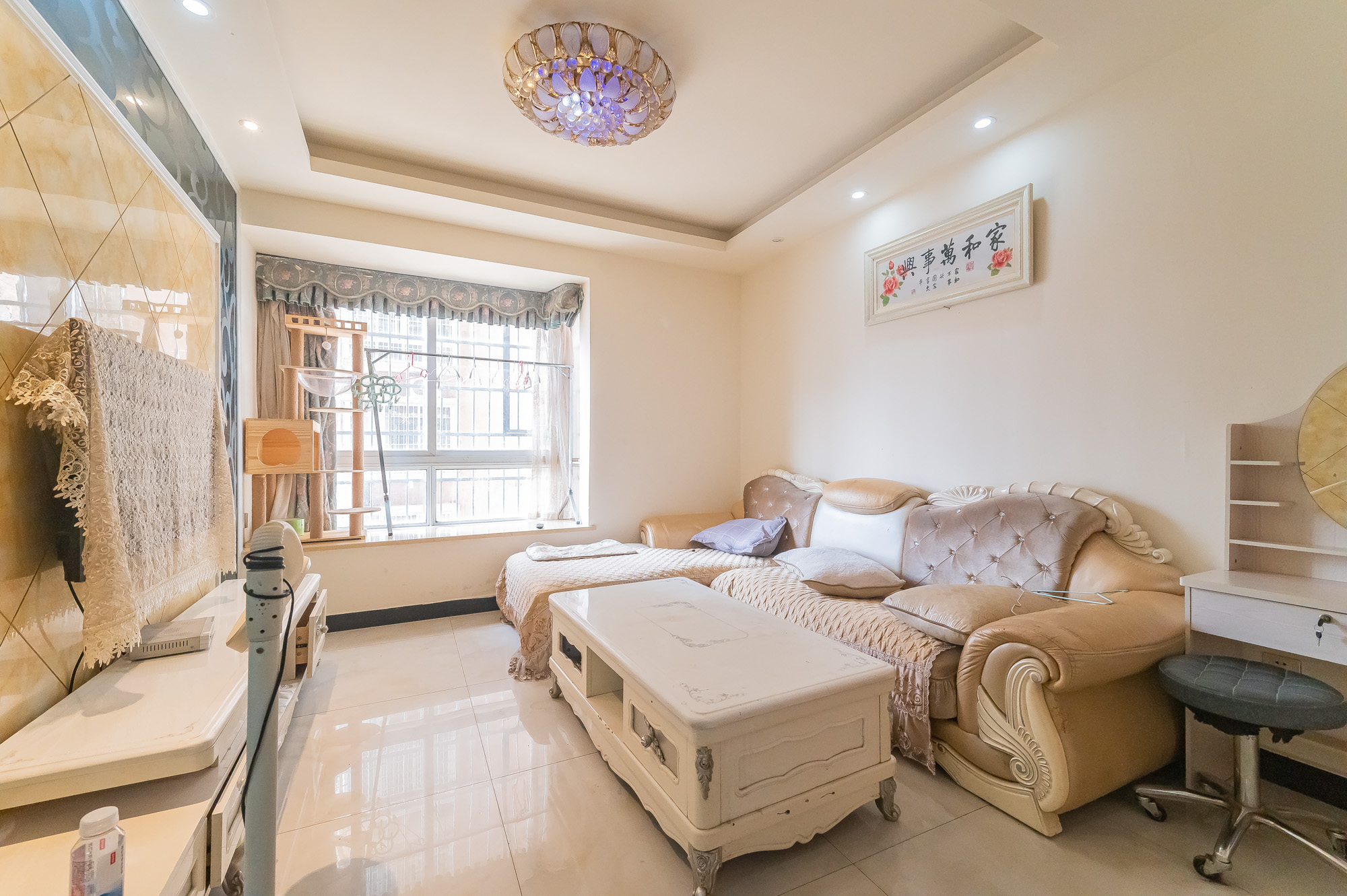 泊林晶城  2室2厅1卫    51.8万 泊林晶城  2室2厅1卫    51.8万客厅