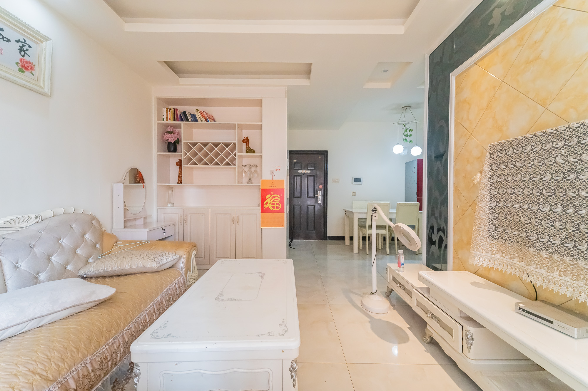 泊林晶城  2室2厅1卫    51.8万 泊林晶城  2室2厅1卫    51.8万客厅