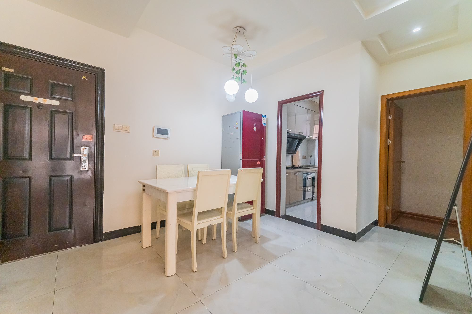 泊林晶城  2室2厅1卫    51.8万 泊林晶城  2室2厅1卫    51.8万客厅