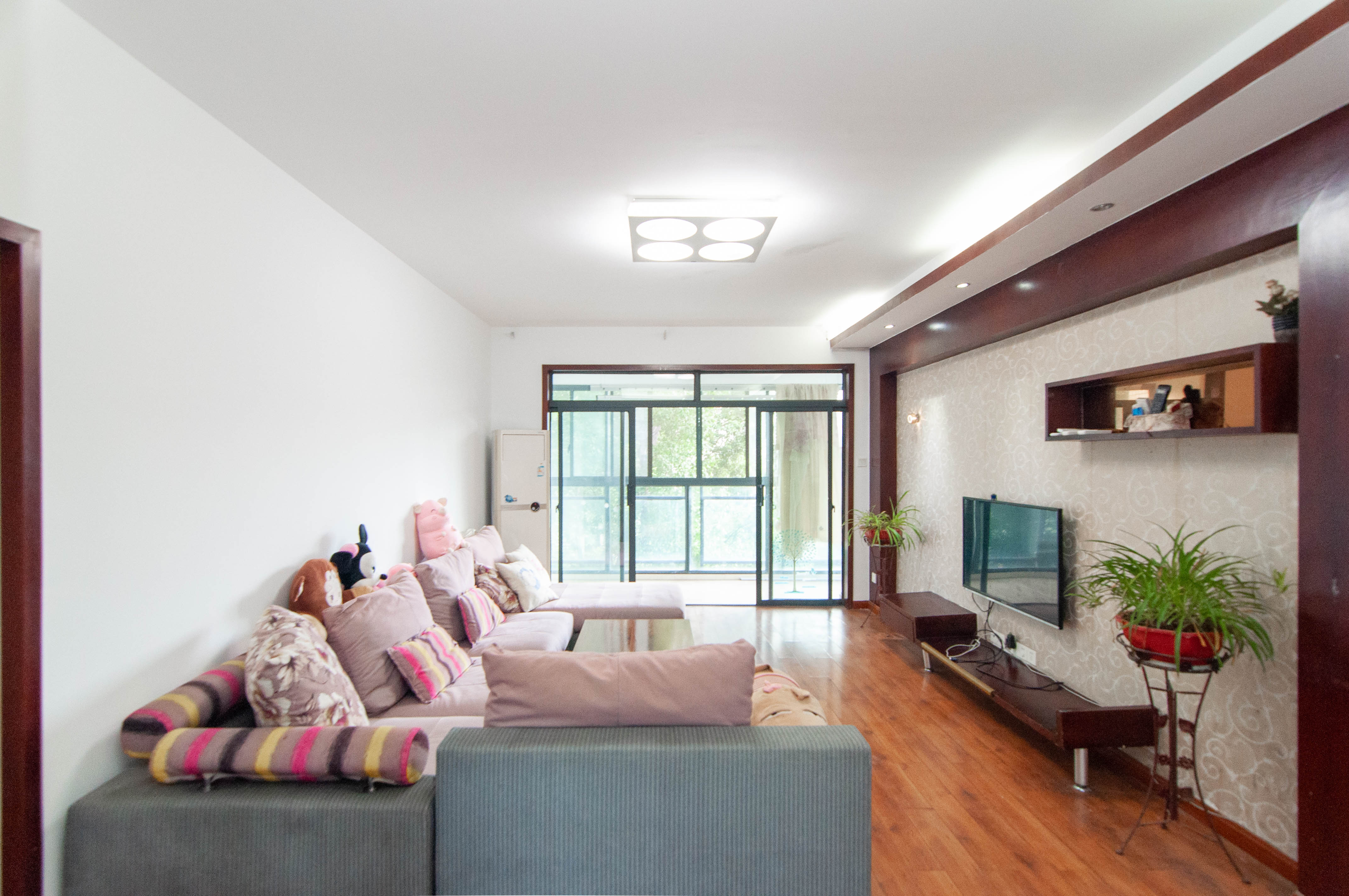 海林馨香雅苑  3室2厅2卫    110.0万 海林馨香雅苑  3室2厅2卫    110.0万客厅