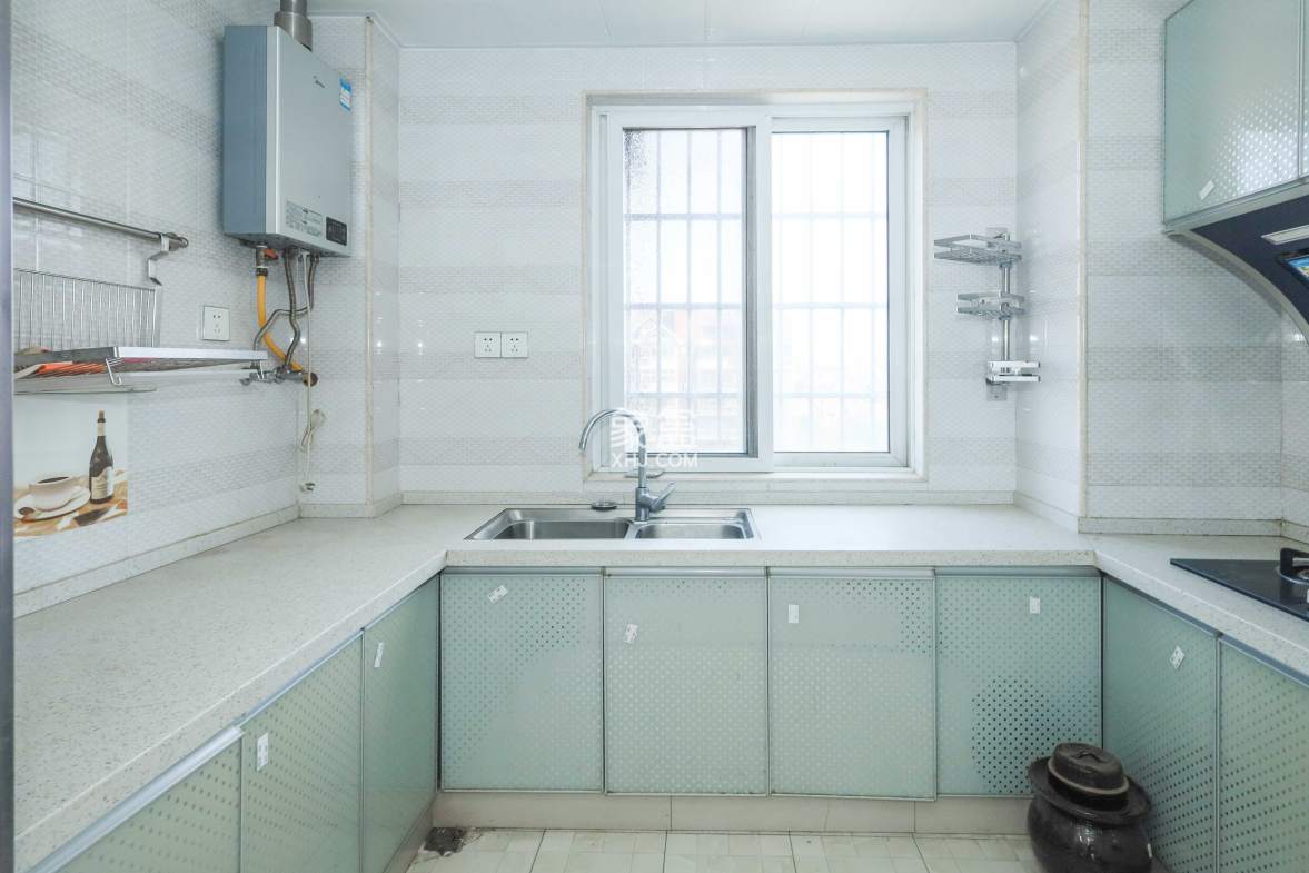 山水英伦 3室2厅1卫 101.0万 山水英伦 3室2厅1卫 101.0万厨房