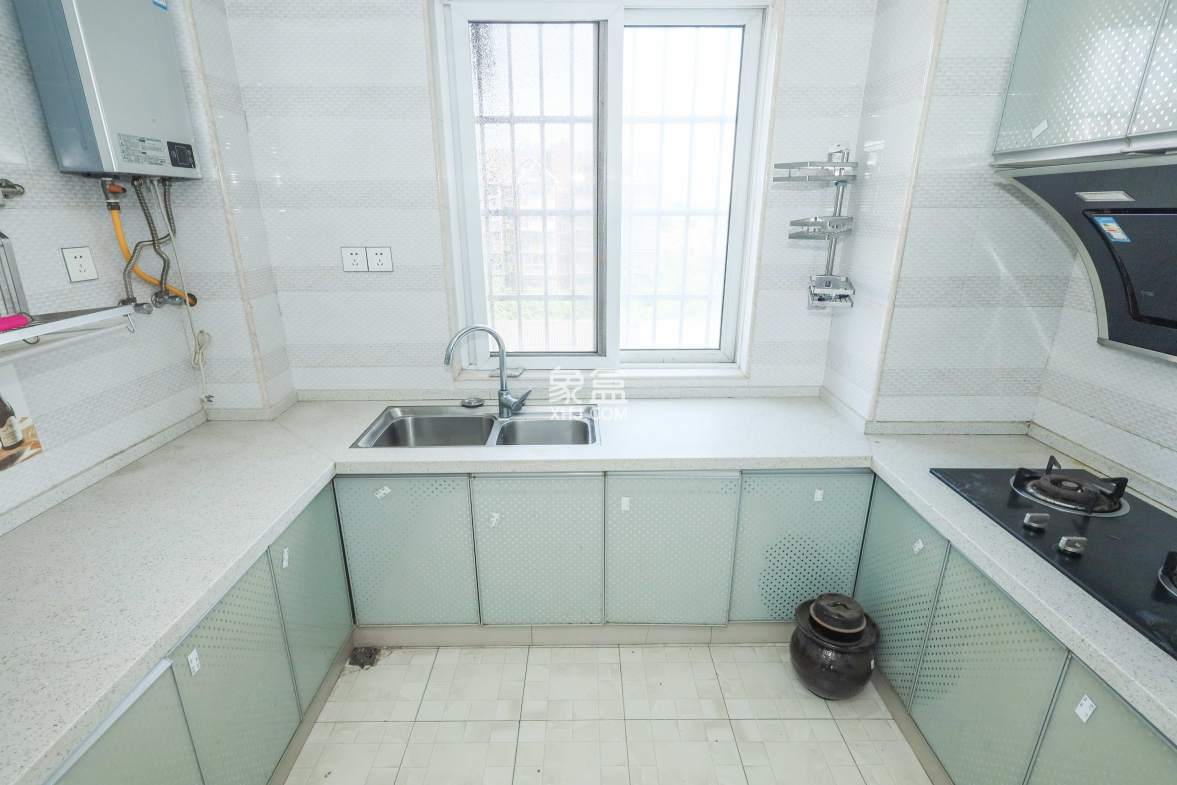 山水英伦 3室2厅1卫 101.0万 山水英伦 3室2厅1卫 101.0万厨房