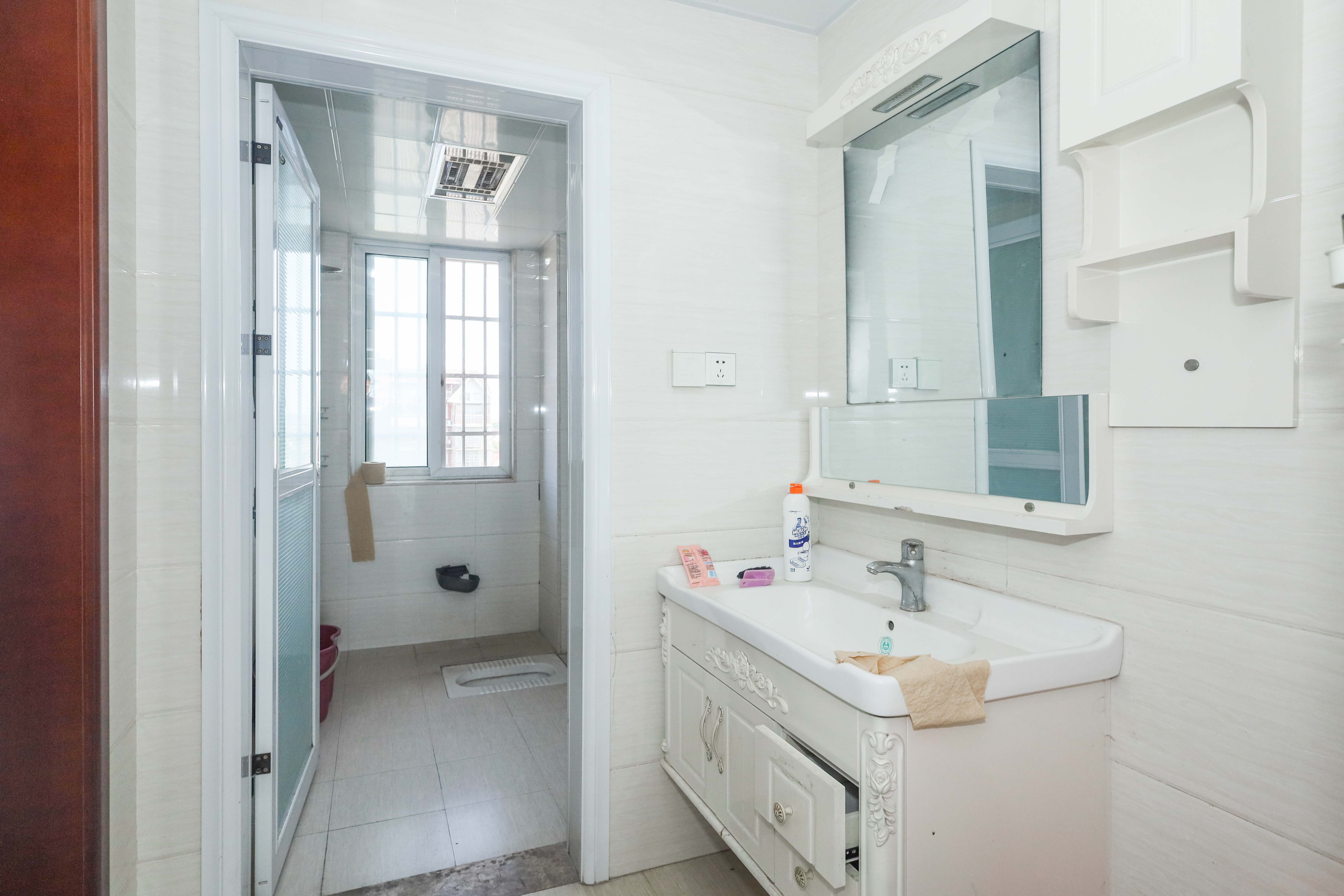 山水英伦 3室2厅1卫 101.0万 山水英伦 3室2厅1卫 101.0万卫生间