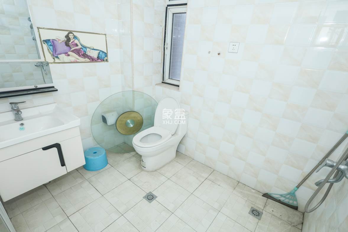 山水英伦 3室2厅1卫 101.0万 山水英伦 3室2厅1卫 101.0万卫生间