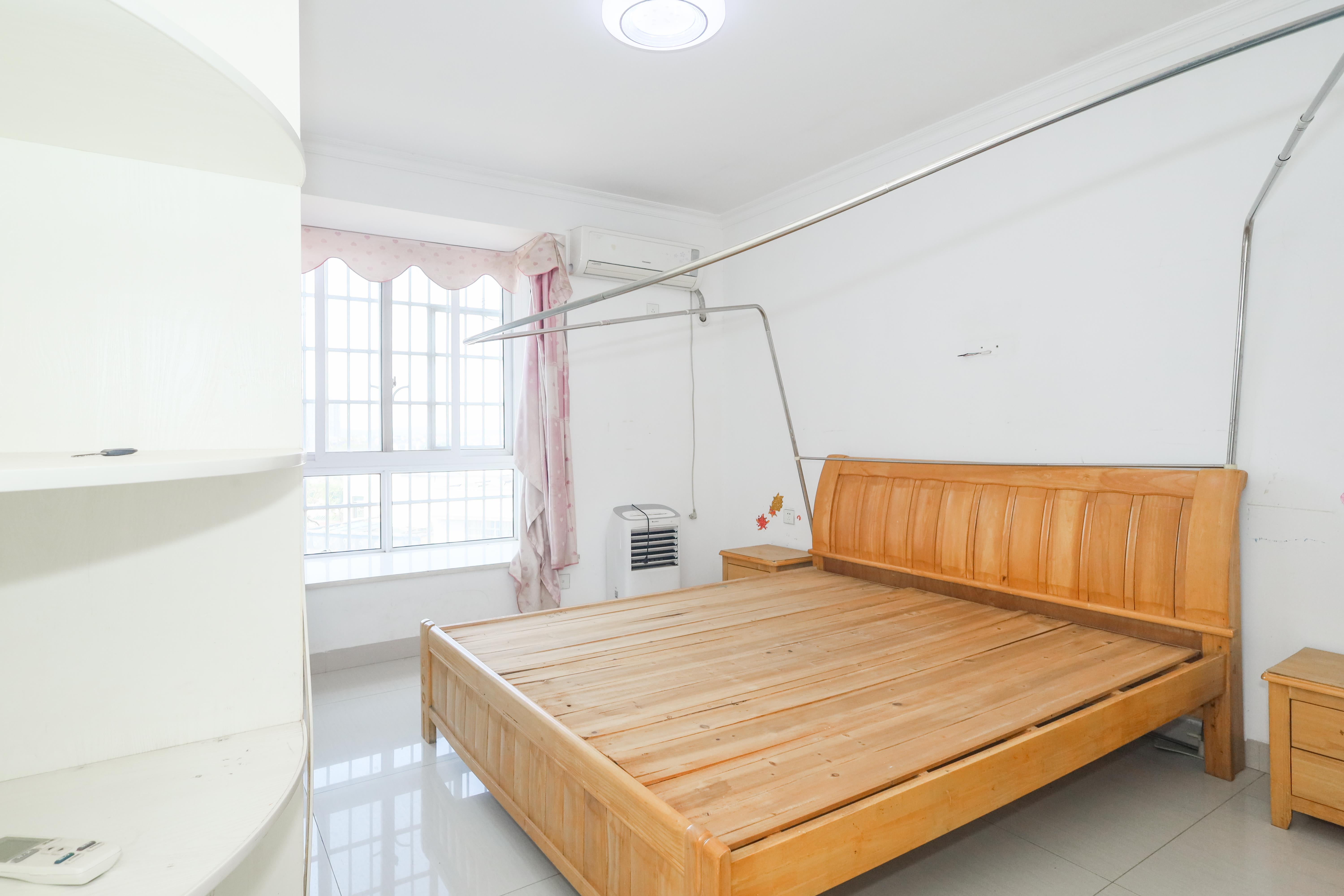 山水英伦  3室2厅1卫   101.00万卧室