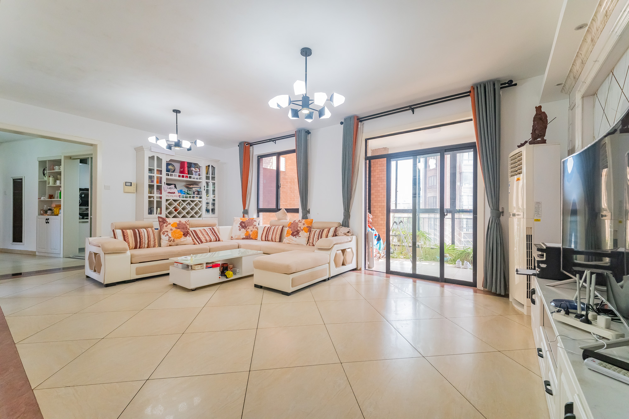 华润凤凰城一期 3室2厅1卫 95.0万 华润凤凰城一期 3室2厅1卫 95.0万客厅