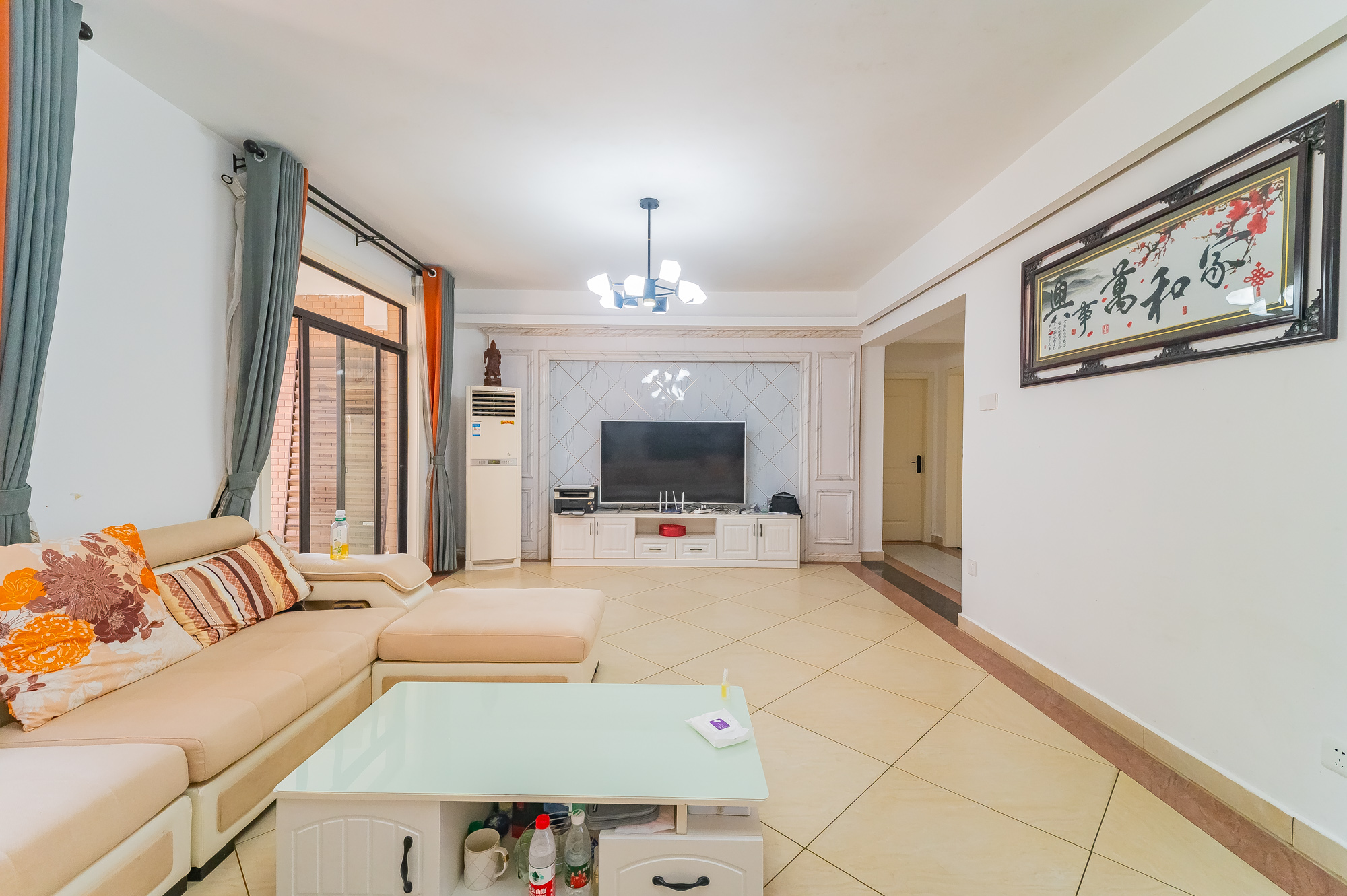 华润凤凰城一期 3室2厅1卫 95.0万 华润凤凰城一期 3室2厅1卫 95.0万客厅