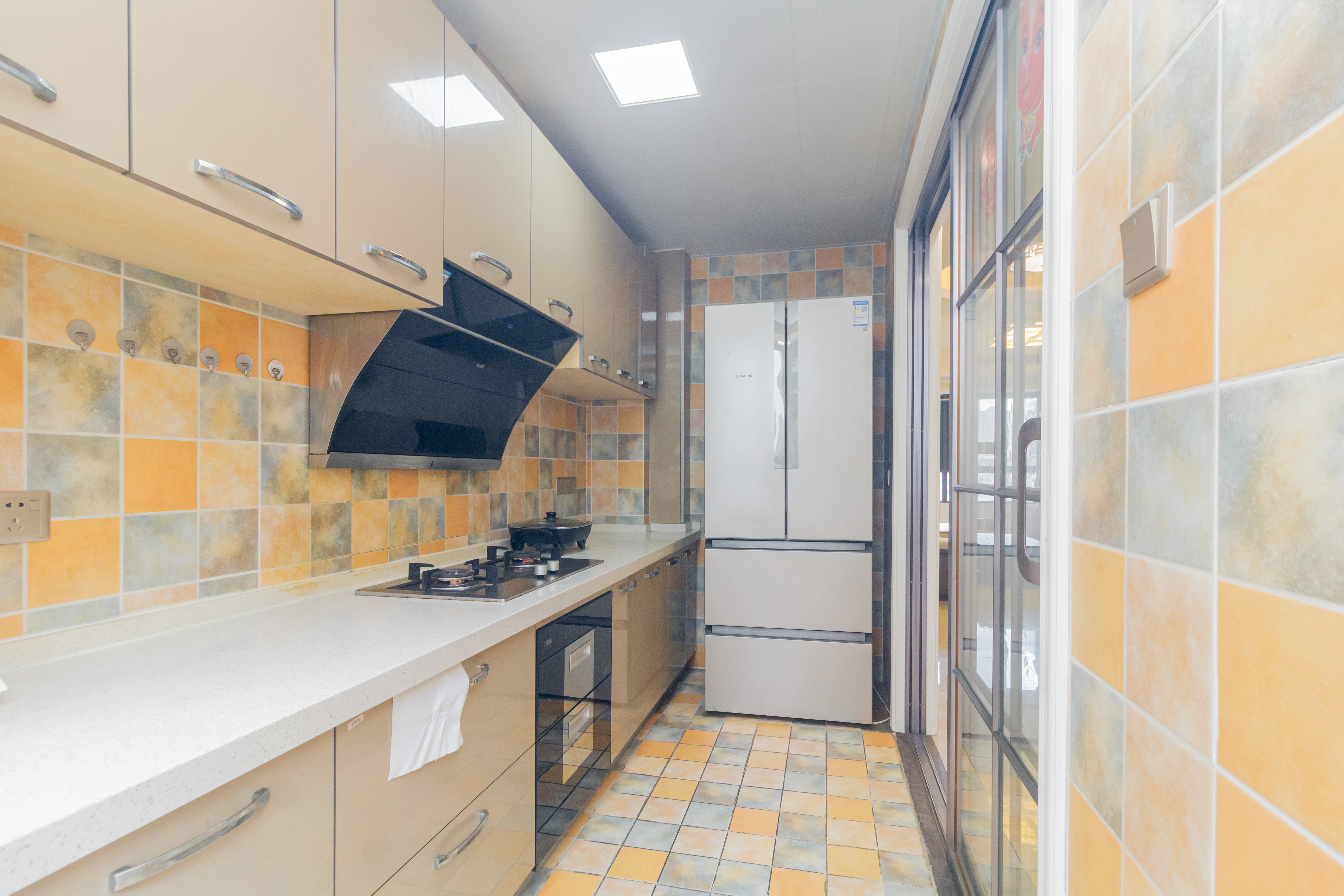 中国铁建国际城二期  4室2厅2卫    97.8万 中国铁建国际城二期  4室2厅2卫    97.8万厨房