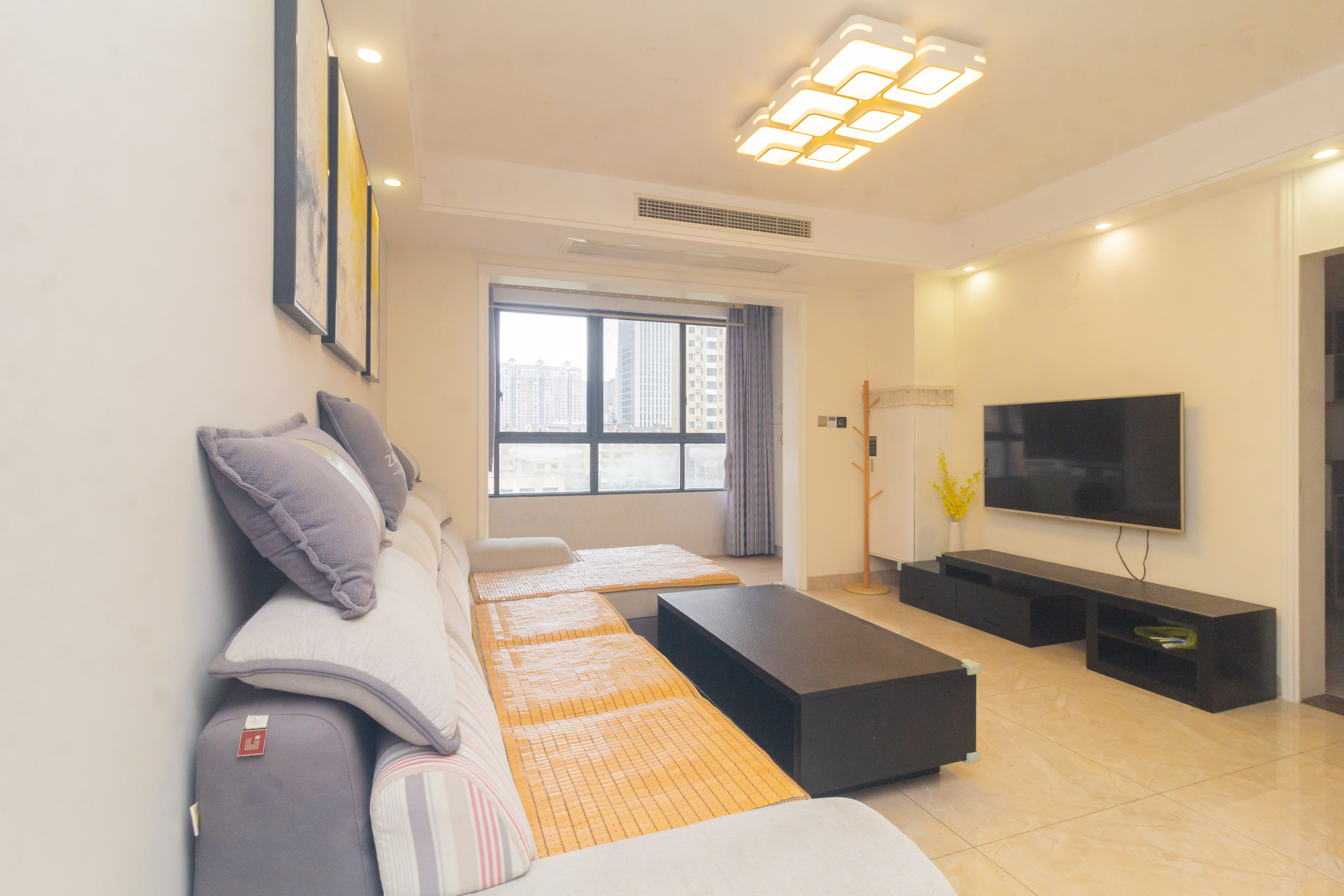 中国铁建国际城二期  4室2厅2卫    97.8万 中国铁建国际城二期  4室2厅2卫    97.8万客厅