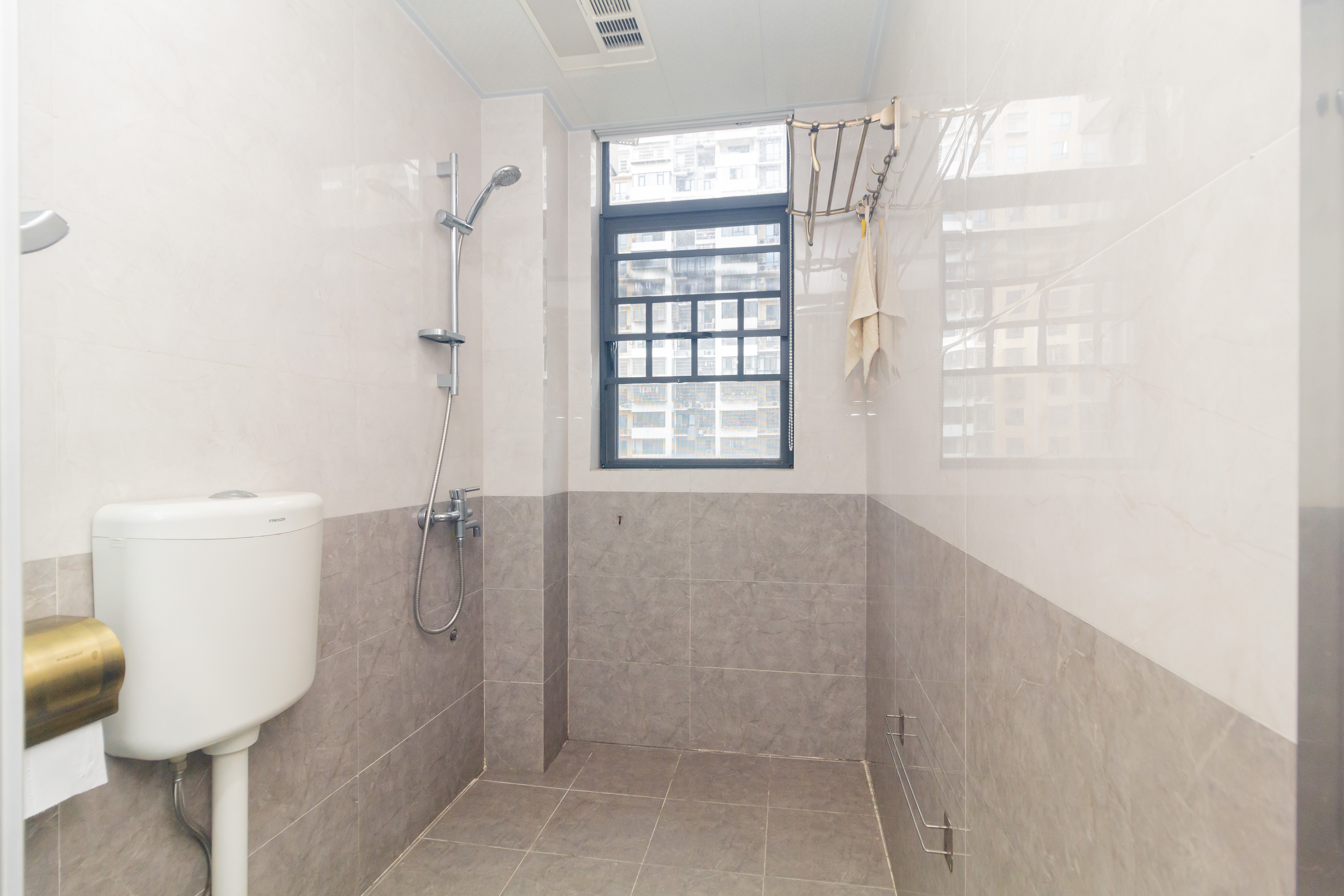 中国铁建国际城二期  4室2厅2卫    97.8万 中国铁建国际城二期  4室2厅2卫    97.8万卫生间