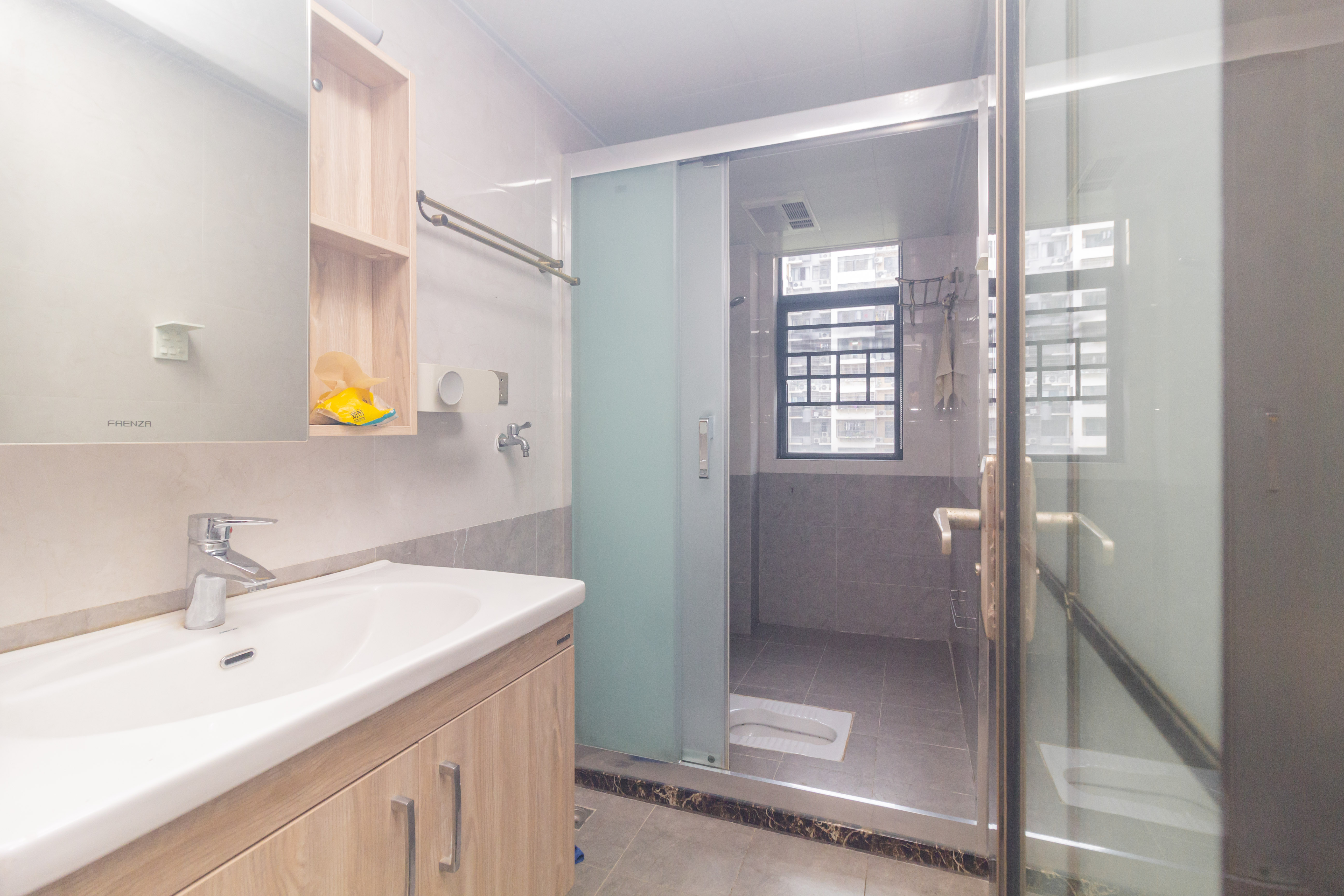 中国铁建国际城二期  4室2厅2卫    97.8万 中国铁建国际城二期  4室2厅2卫    97.8万卫生间