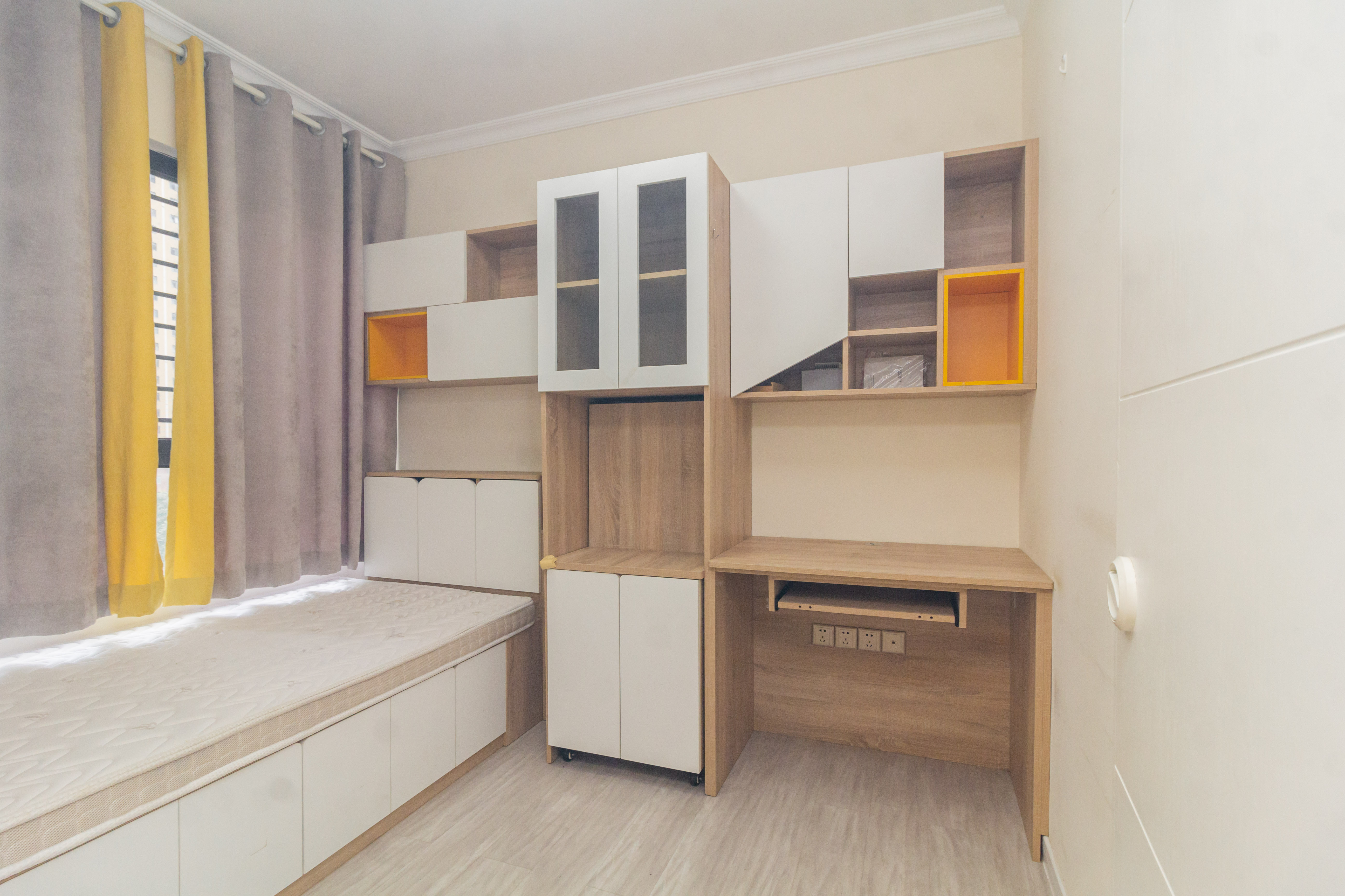 中国铁建国际城二期  4室2厅2卫    97.8万 中国铁建国际城二期  4室2厅2卫    97.8万卧室