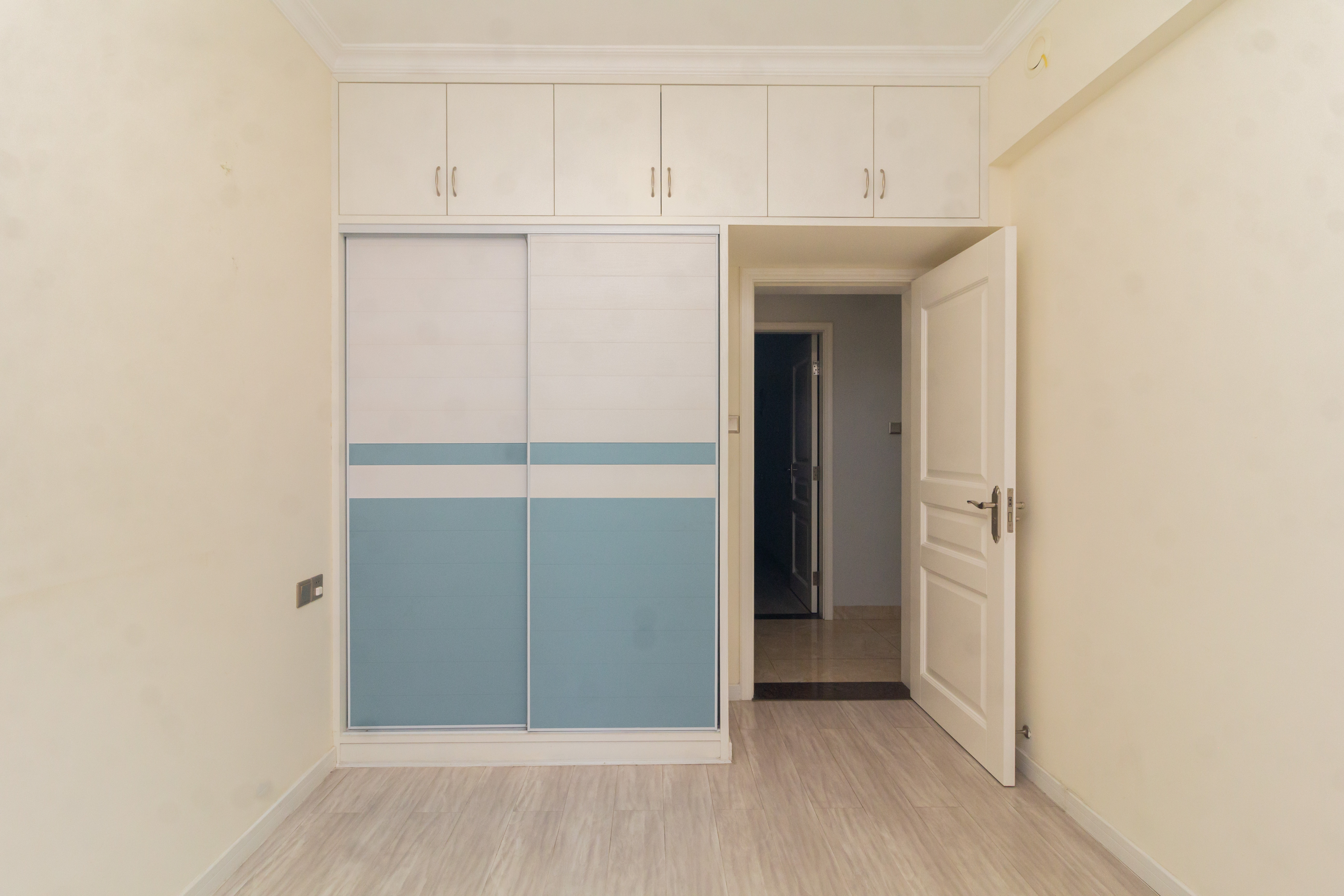 中国铁建国际城二期  4室2厅2卫    97.8万 中国铁建国际城二期  4室2厅2卫    97.8万卧室