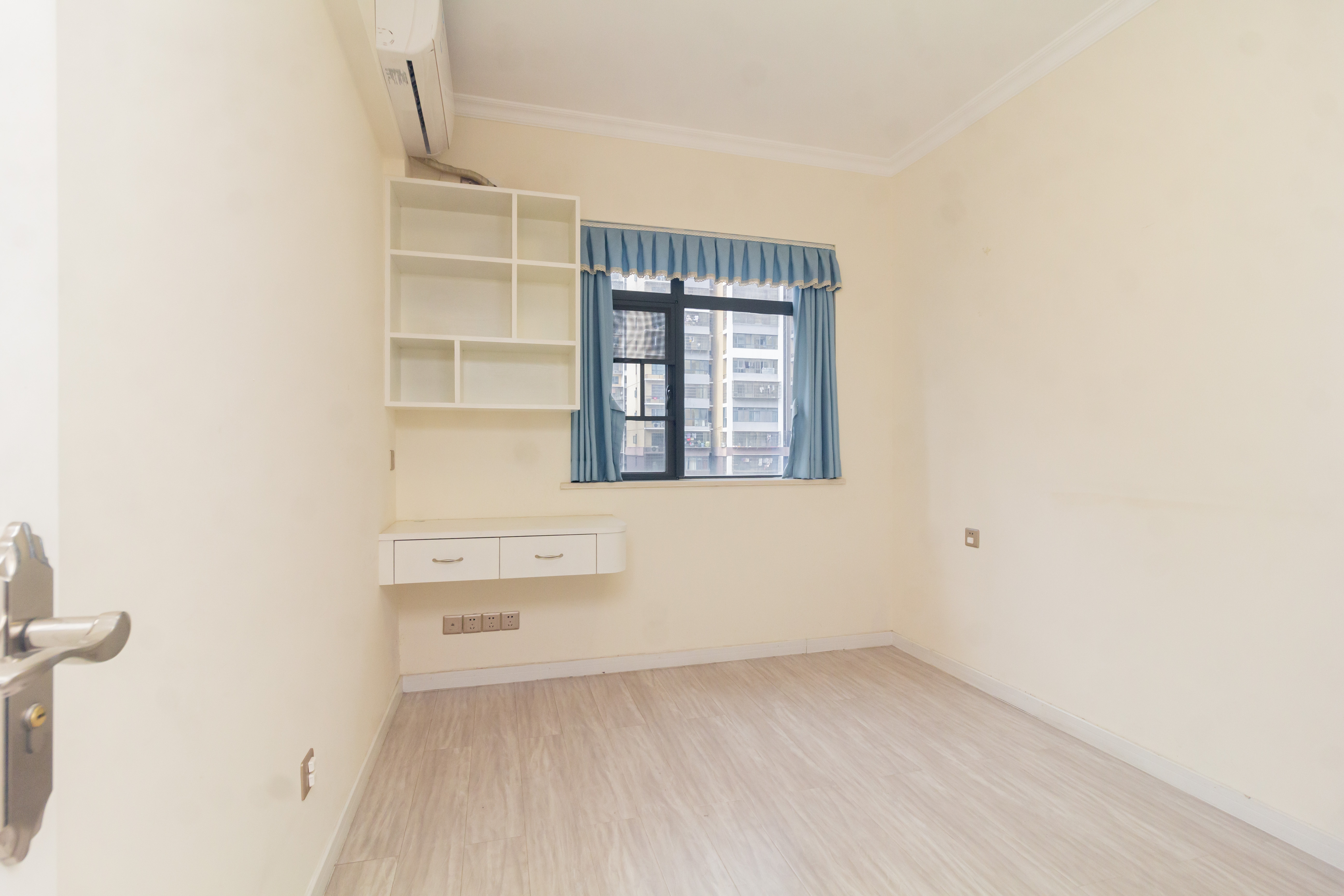 中国铁建国际城二期  4室2厅2卫    97.8万 中国铁建国际城二期  4室2厅2卫    97.8万卧室