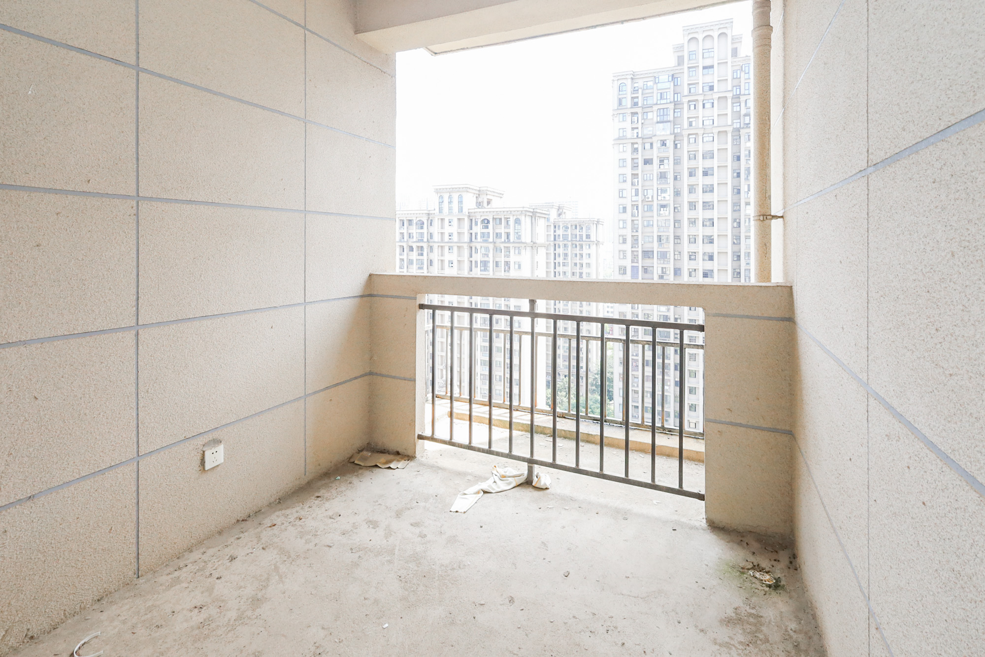 阳光丽城一期  3室2厅1卫    102.0万 阳光丽城一期  3室2厅1卫    102.0万卧室