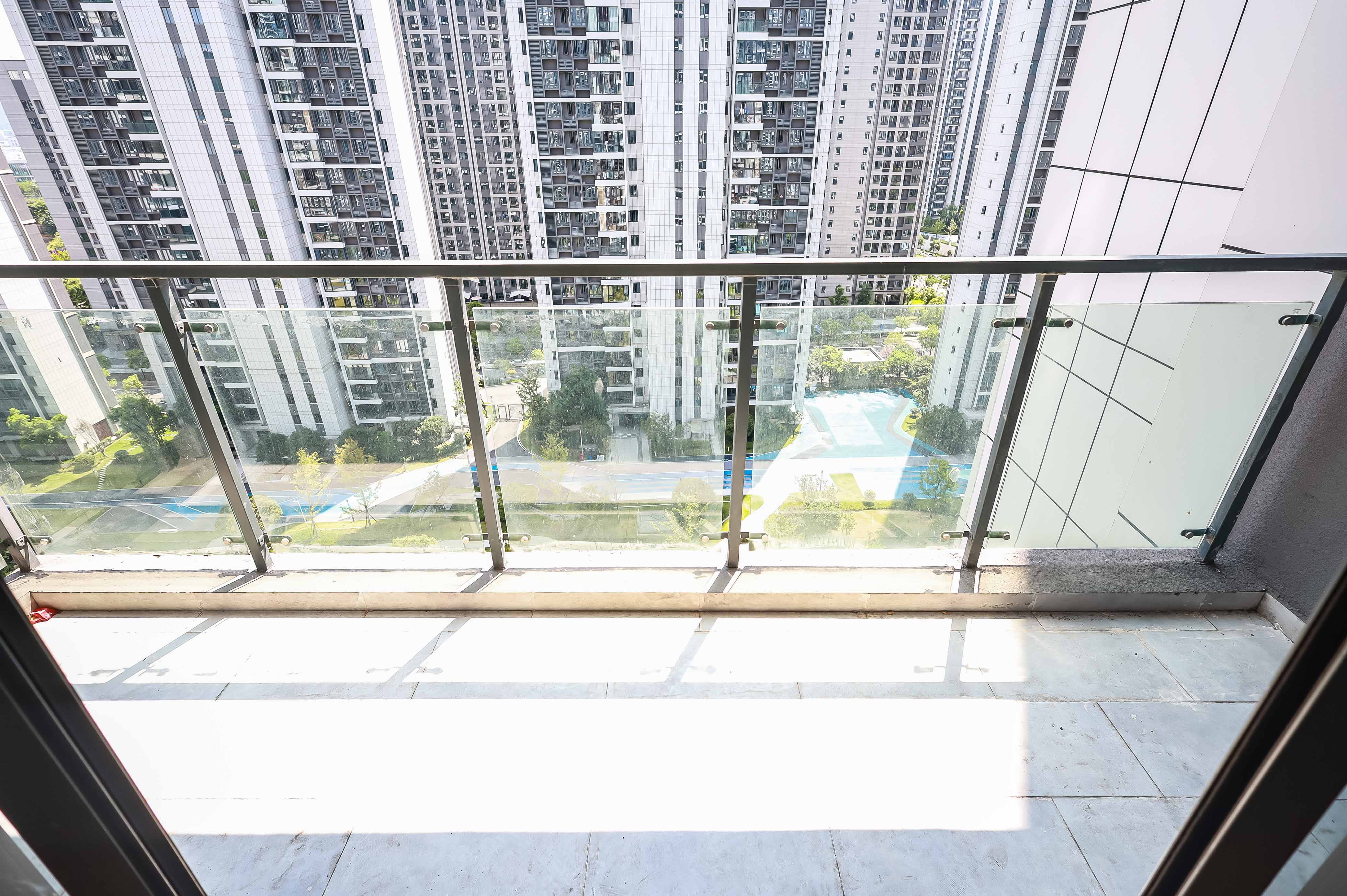 清控湖山雅居南区  4室2厅2卫   180.00万阳台