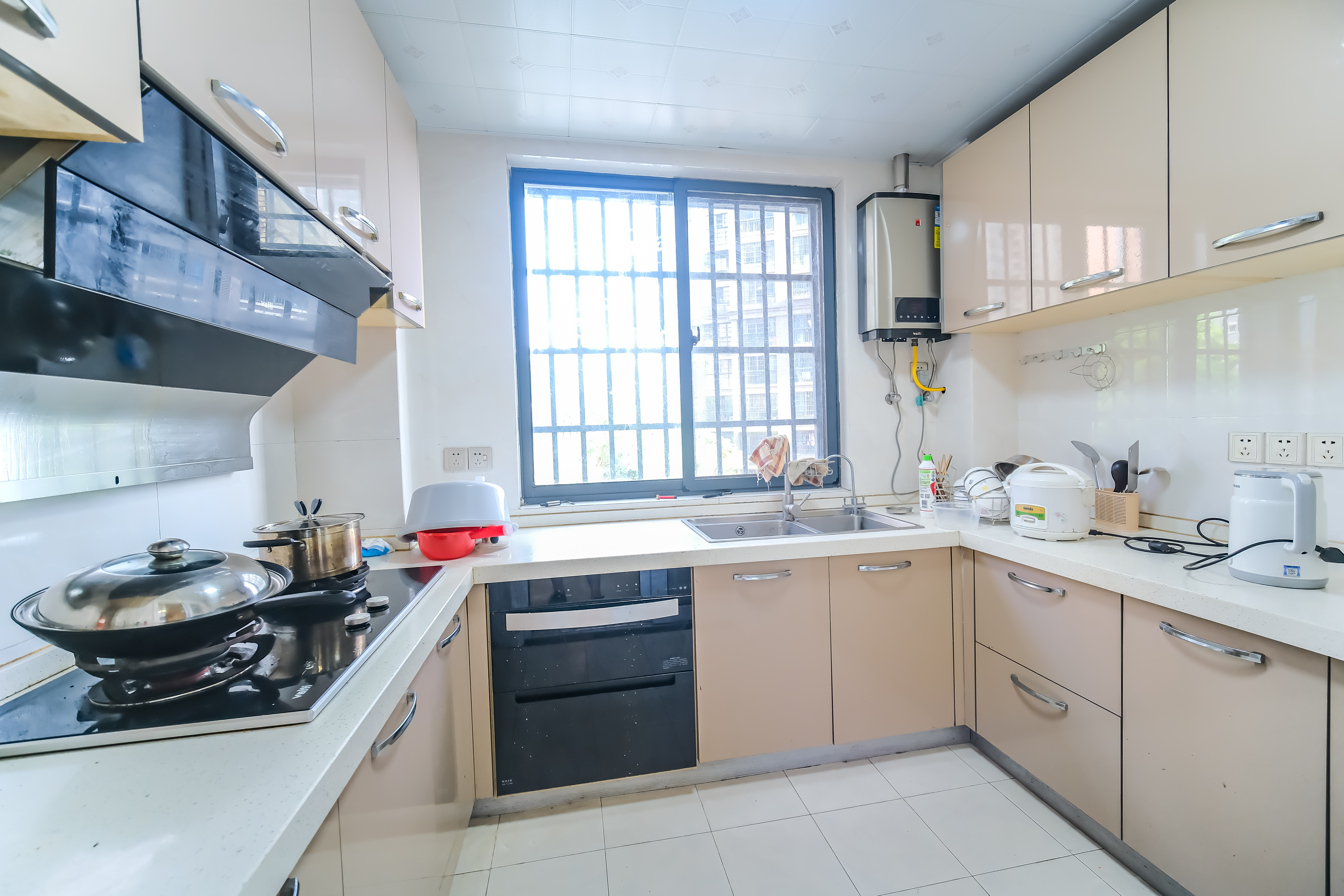 丰源国际 3室2厅2卫 95.0万 丰源国际 3室2厅2卫 95.0万厨房