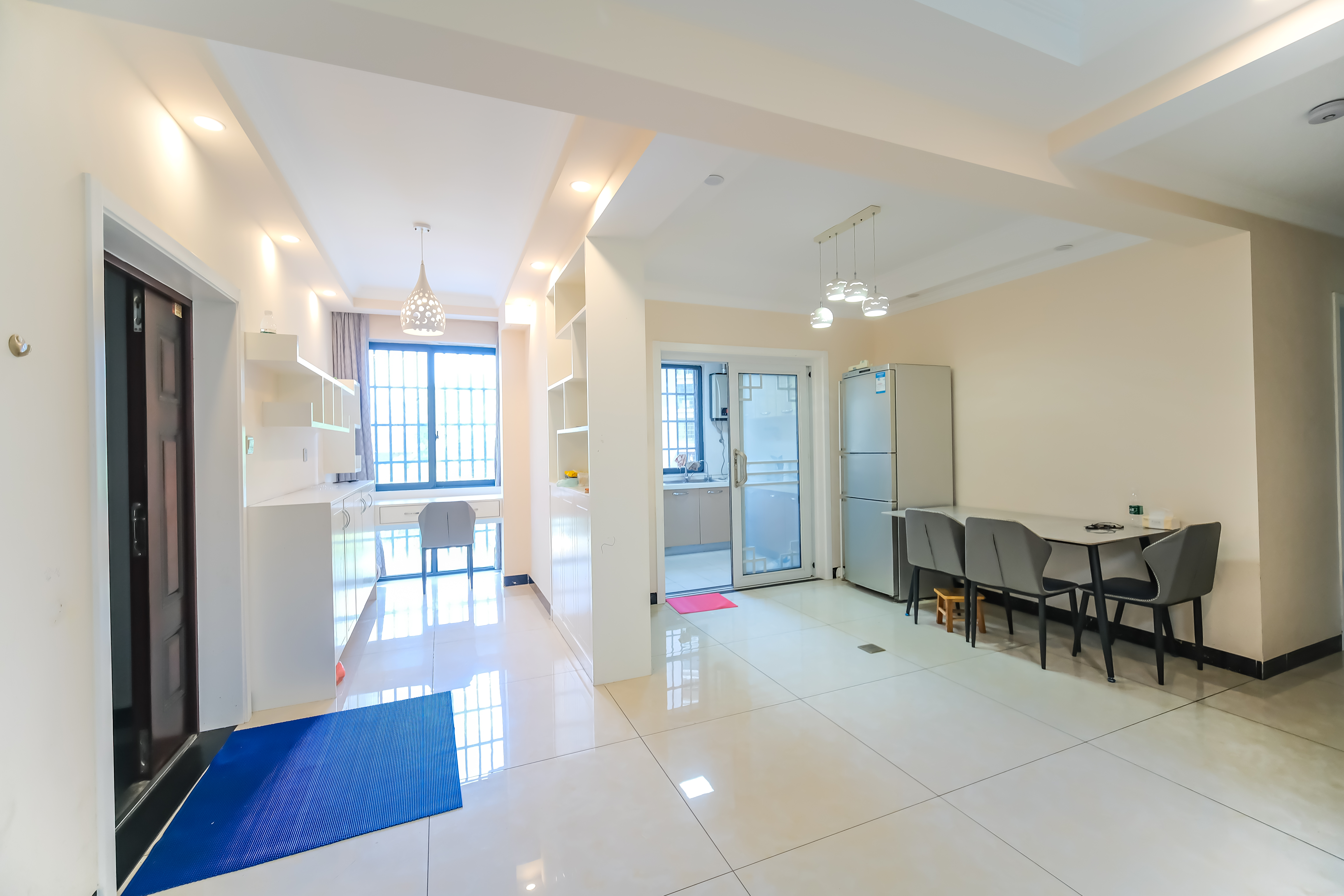 丰源国际 3室2厅2卫 95.0万 丰源国际 3室2厅2卫 95.0万客厅