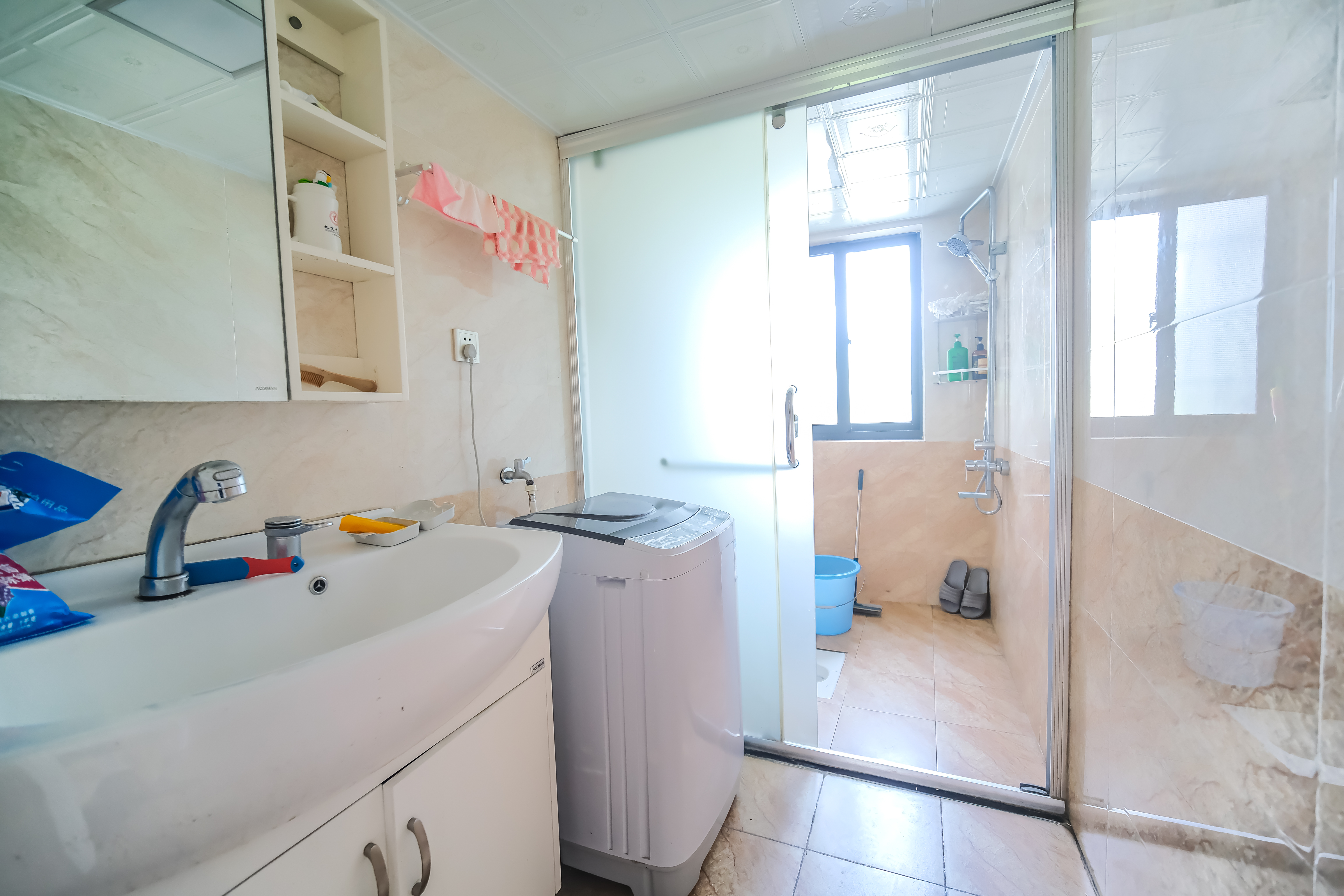 丰源国际 3室2厅2卫 95.0万 丰源国际 3室2厅2卫 95.0万卫生间