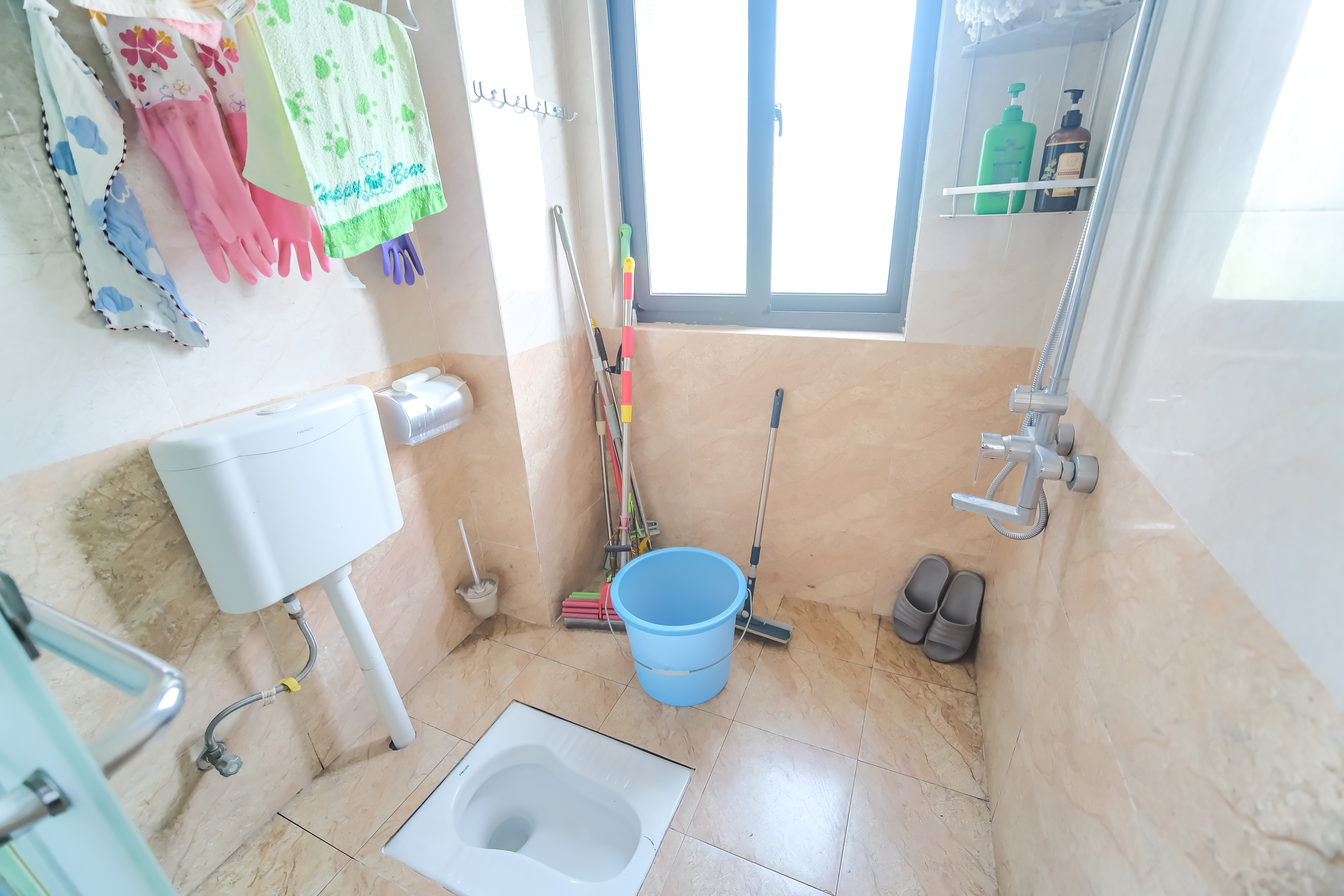 丰源国际 3室2厅2卫 95.0万 丰源国际 3室2厅2卫 95.0万卫生间