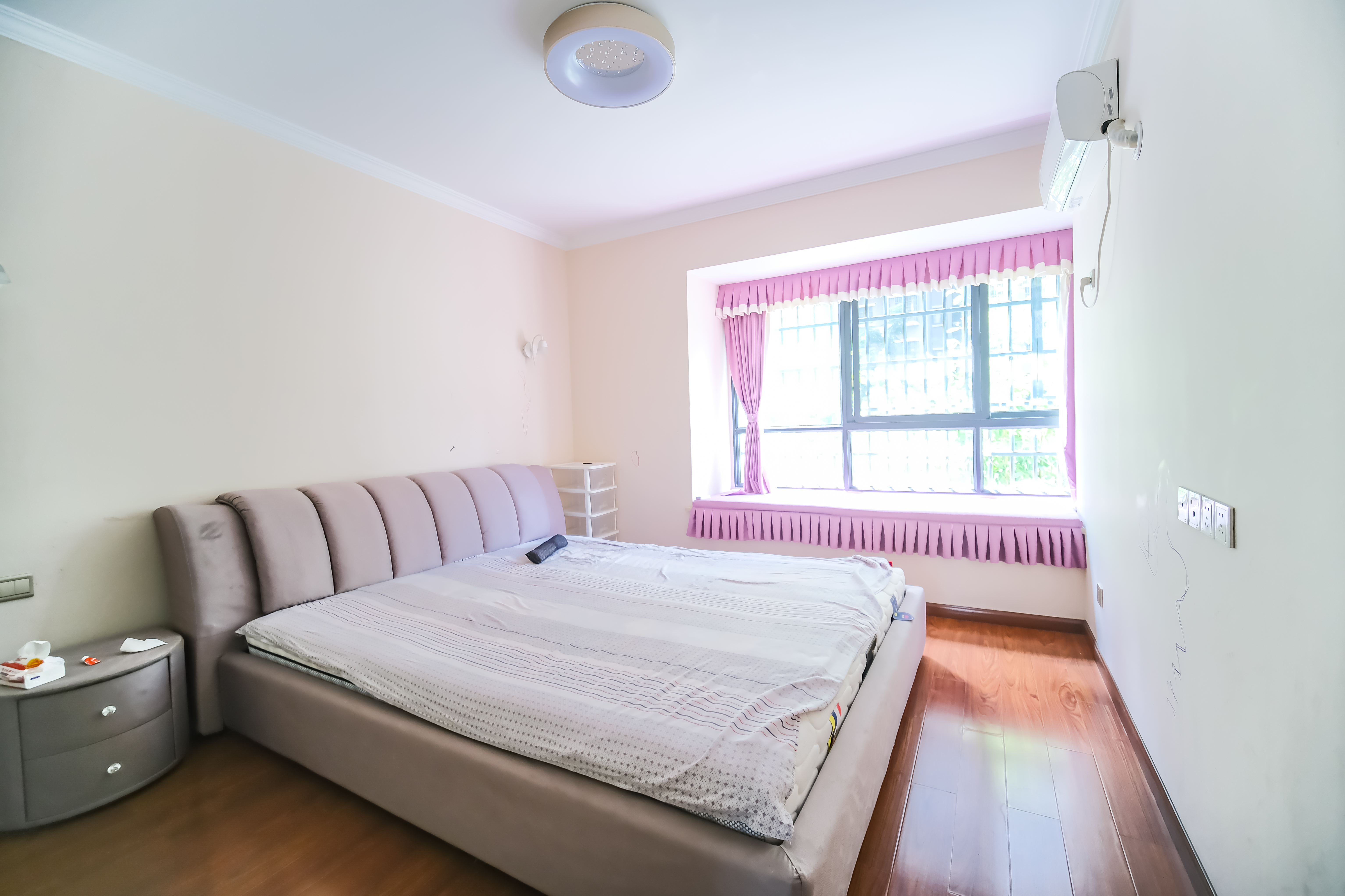 丰源国际 3室2厅2卫 95.0万 丰源国际 3室2厅2卫 95.0万卧室