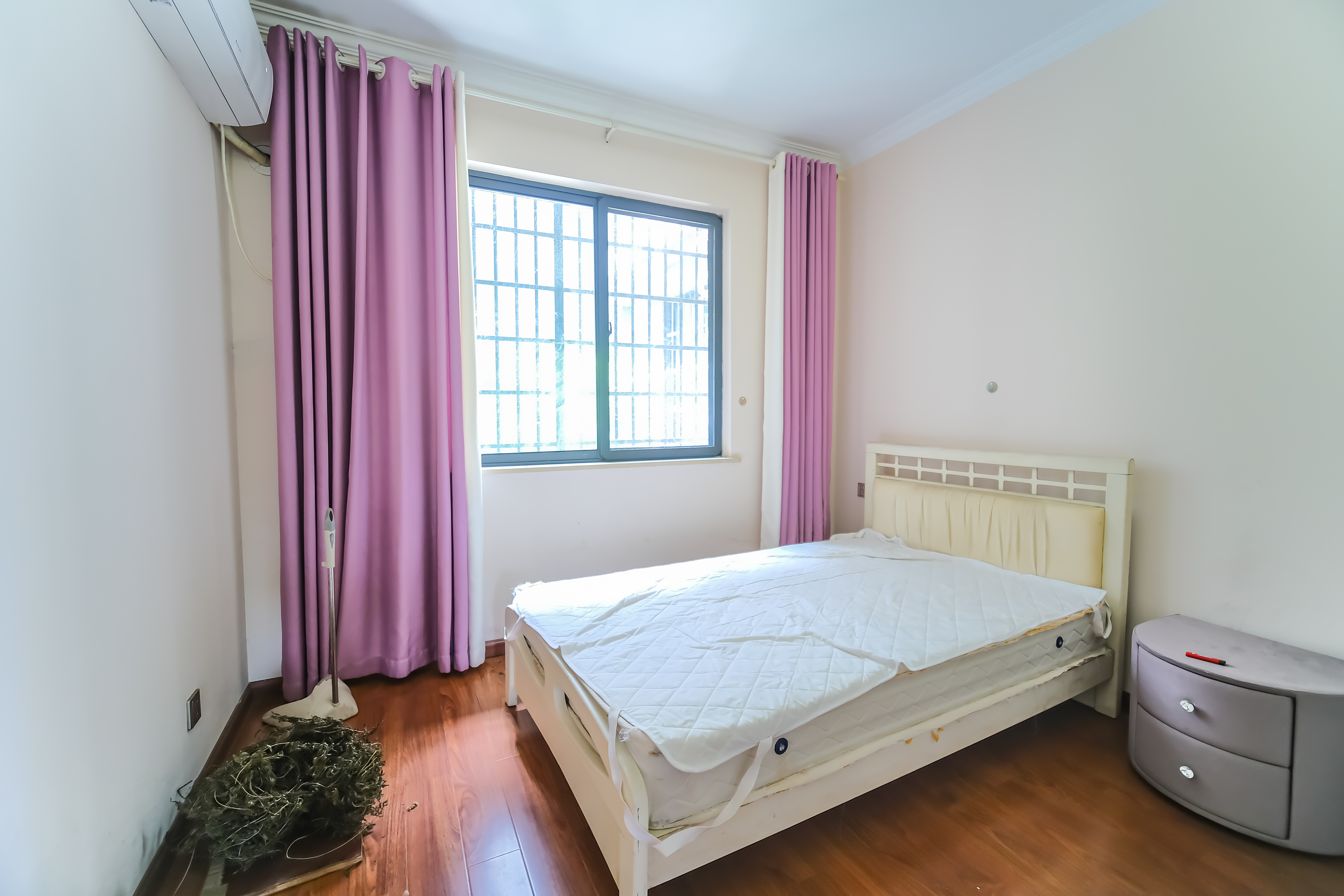 丰源国际 3室2厅2卫 95.0万 丰源国际 3室2厅2卫 95.0万卧室