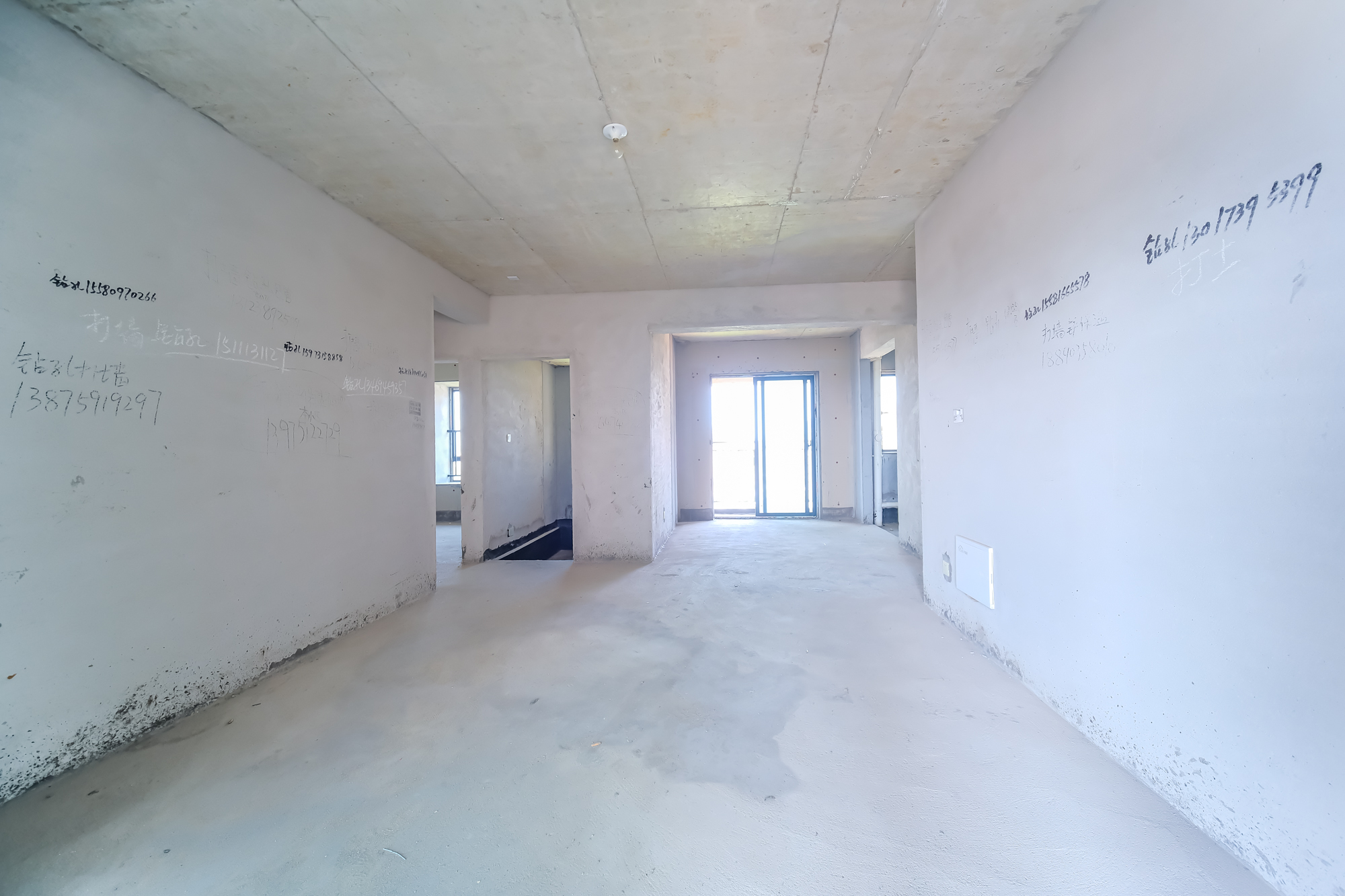 佳俊万家府 3室2厅1卫 112.0万 佳俊万家府 3室2厅1卫 112.0万客厅