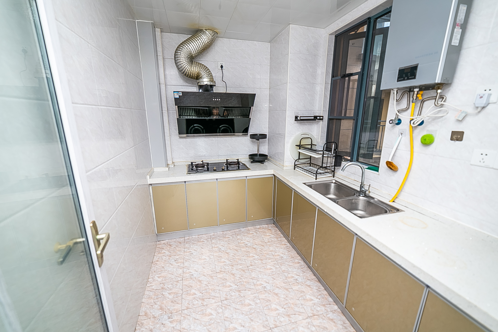 荣盛花语书苑 3室2厅1卫 76.8万 荣盛花语书苑 3室2厅1卫 76.8万其他