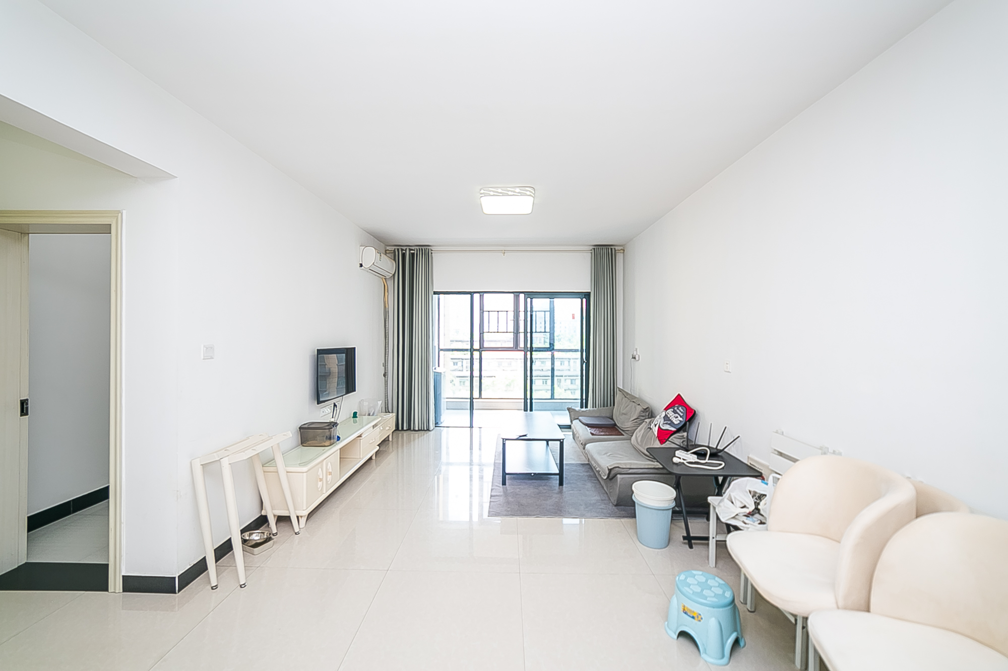 荣盛花语书苑 3室2厅1卫 76.8万 荣盛花语书苑 3室2厅1卫 76.8万客厅