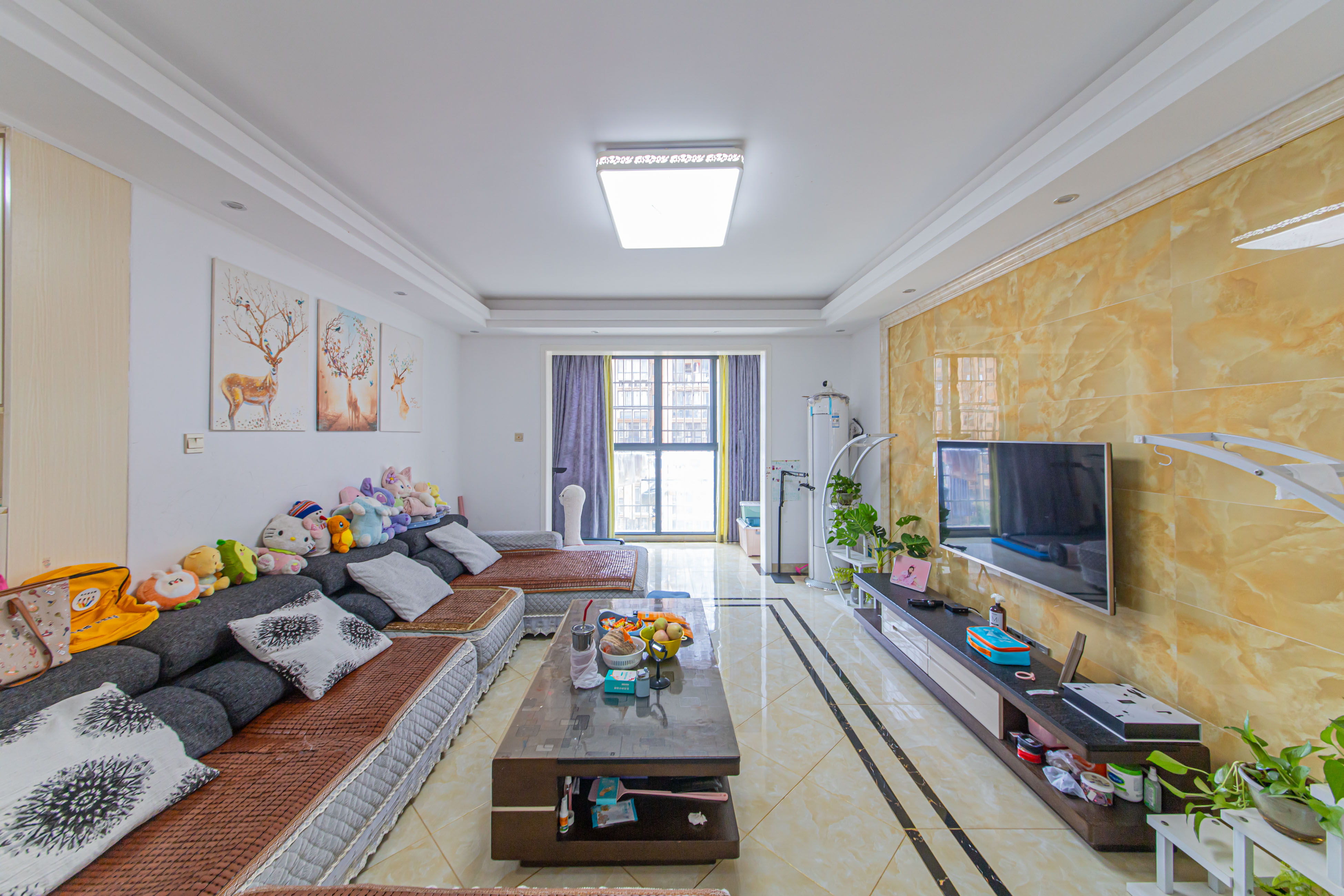 中信凯旋城(中信新城四期) 4室2厅2卫 120.0万 中信凯旋城(中信新城四期) 4室2厅2卫 120.0万客厅