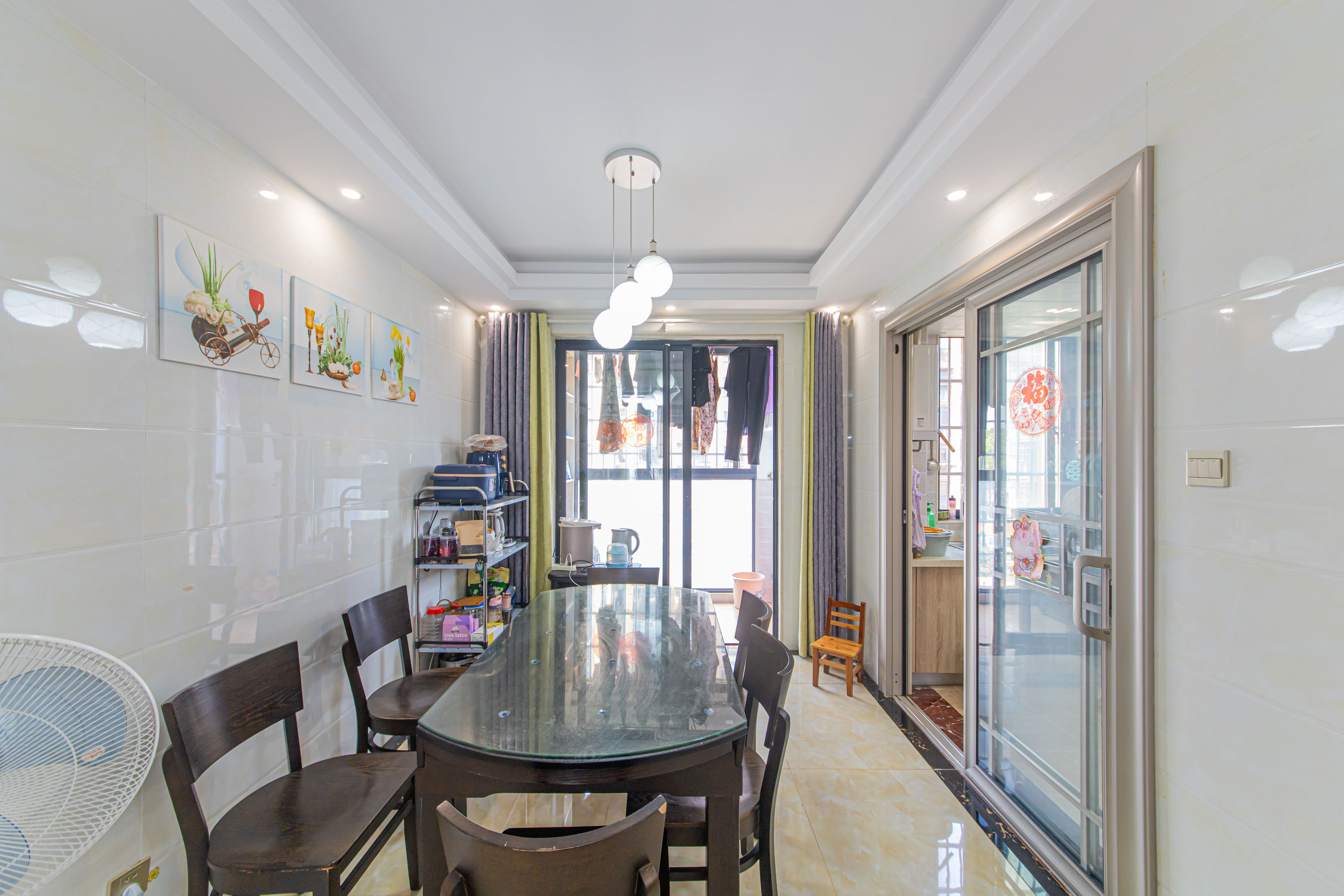 中信凯旋城(中信新城四期) 4室2厅2卫 120.0万 中信凯旋城(中信新城四期) 4室2厅2卫 120.0万客厅