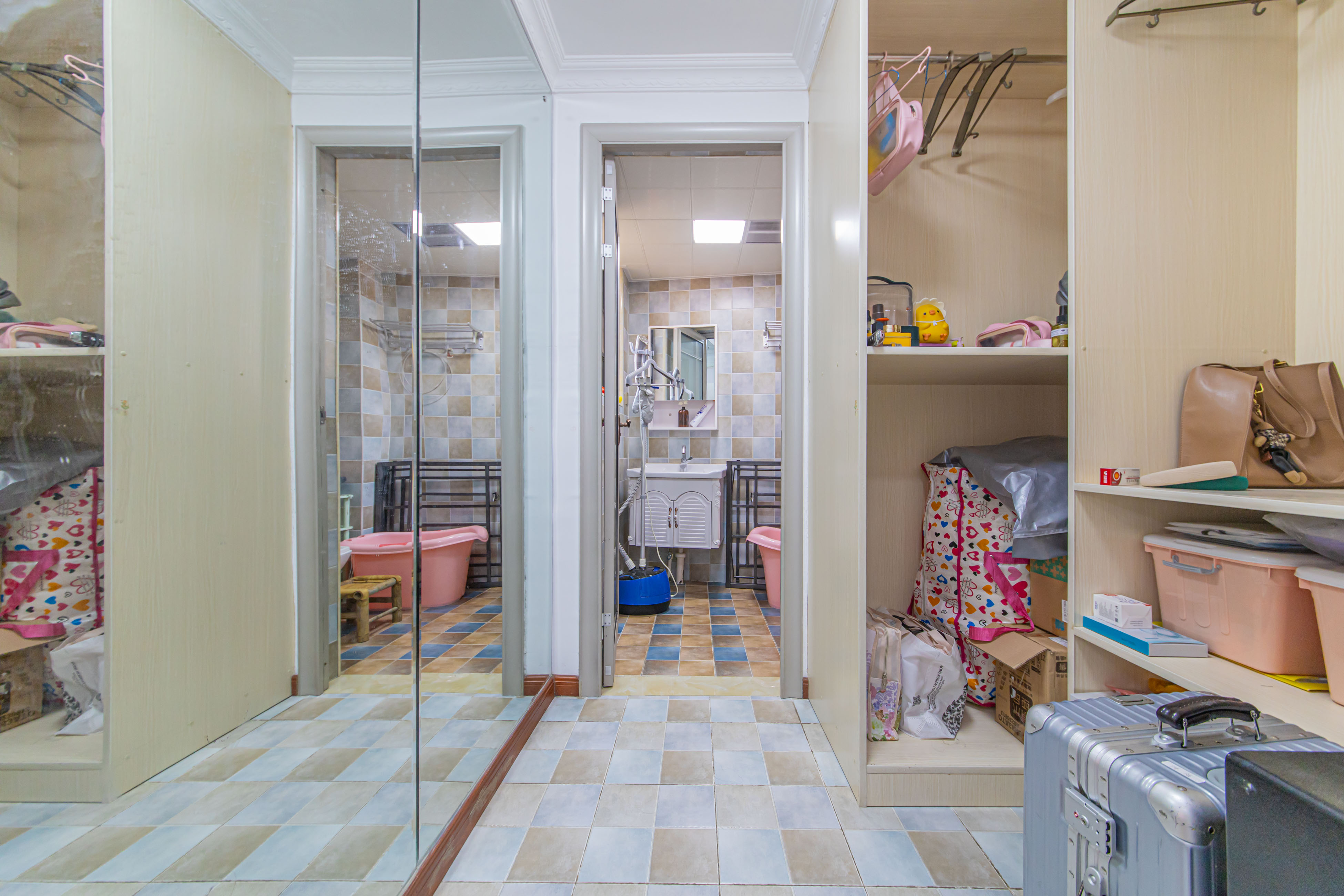 中信凯旋城(中信新城四期) 4室2厅2卫 120.0万 中信凯旋城(中信新城四期) 4室2厅2卫 120.0万卫生间