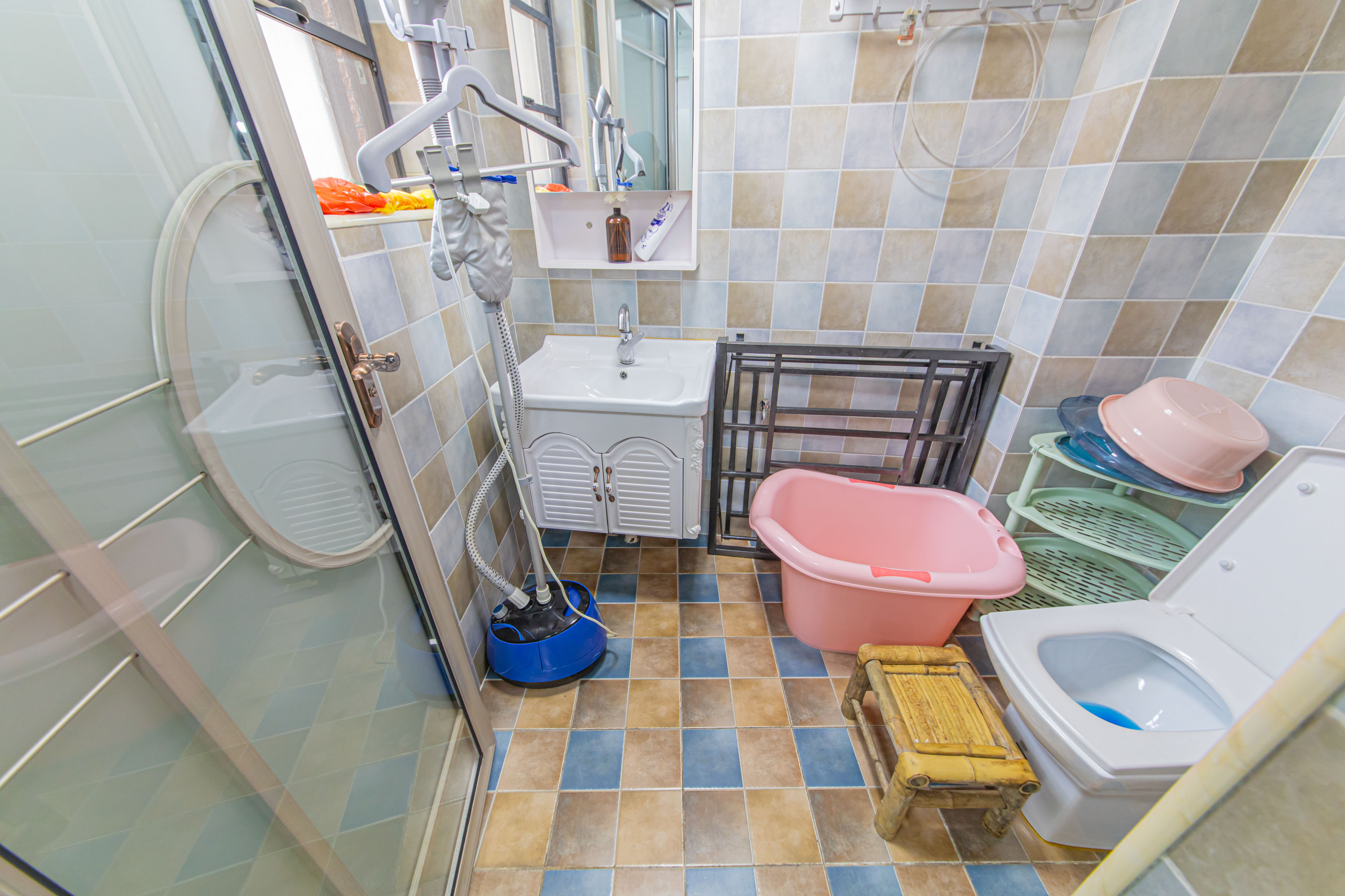 中信凯旋城(中信新城四期) 4室2厅2卫 120.0万 中信凯旋城(中信新城四期) 4室2厅2卫 120.0万卫生间