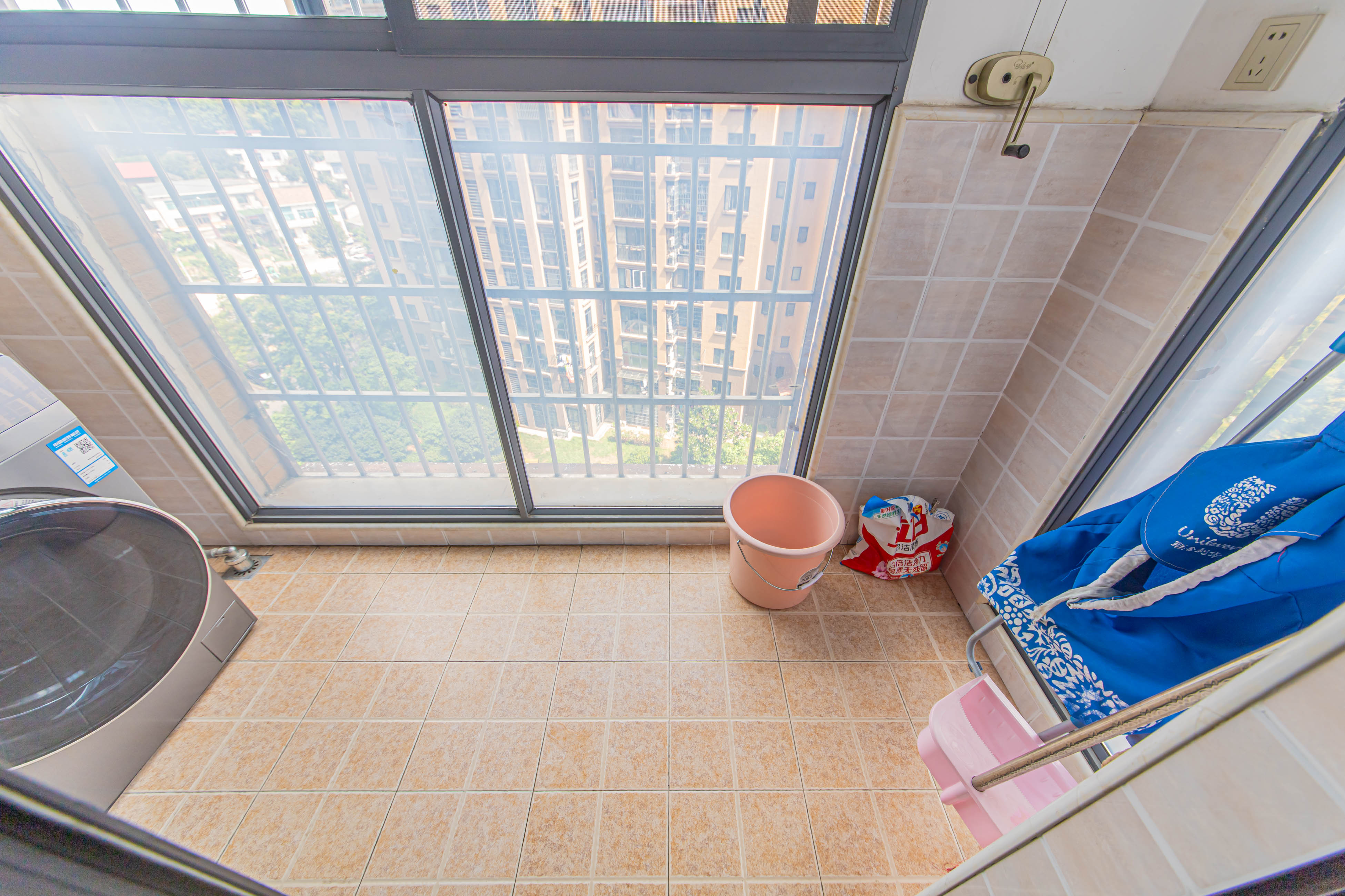 中信凯旋城(中信新城四期) 4室2厅2卫 120.0万 中信凯旋城(中信新城四期) 4室2厅2卫 120.0万阳台