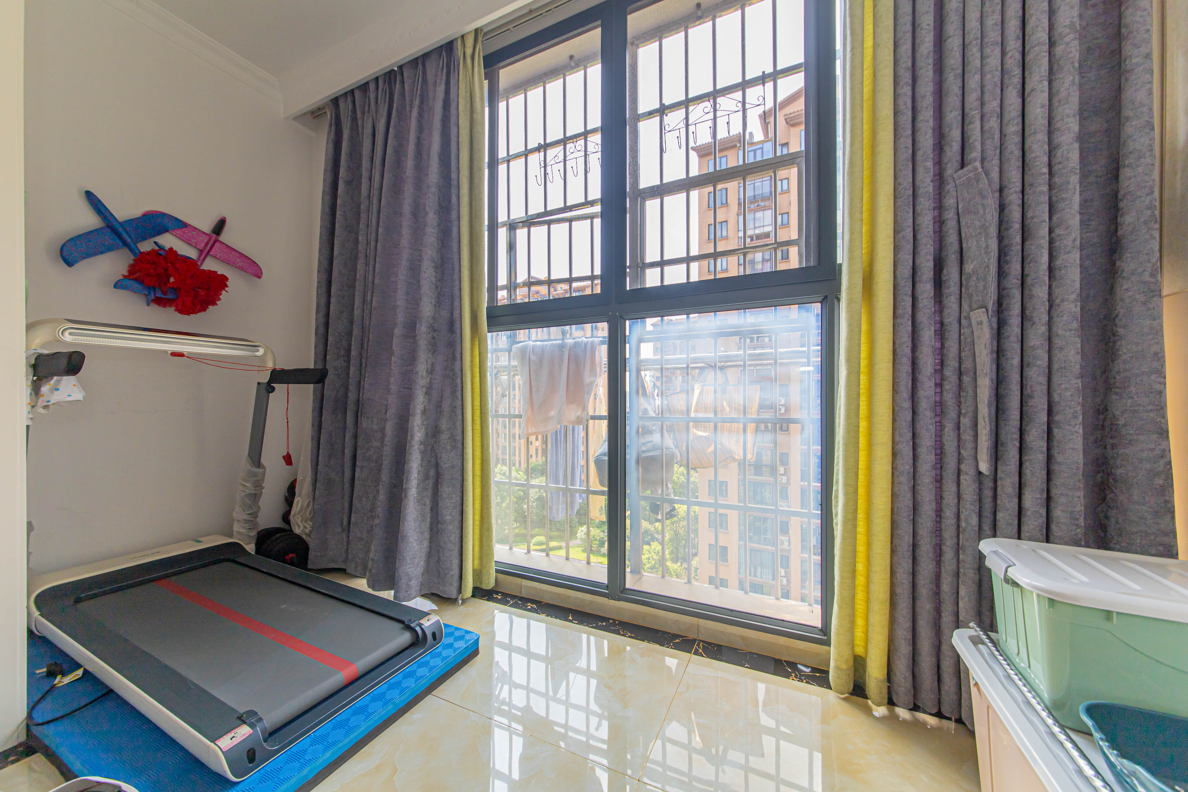 中信凯旋城(中信新城四期) 4室2厅2卫 120.0万 中信凯旋城(中信新城四期) 4室2厅2卫 120.0万阳台