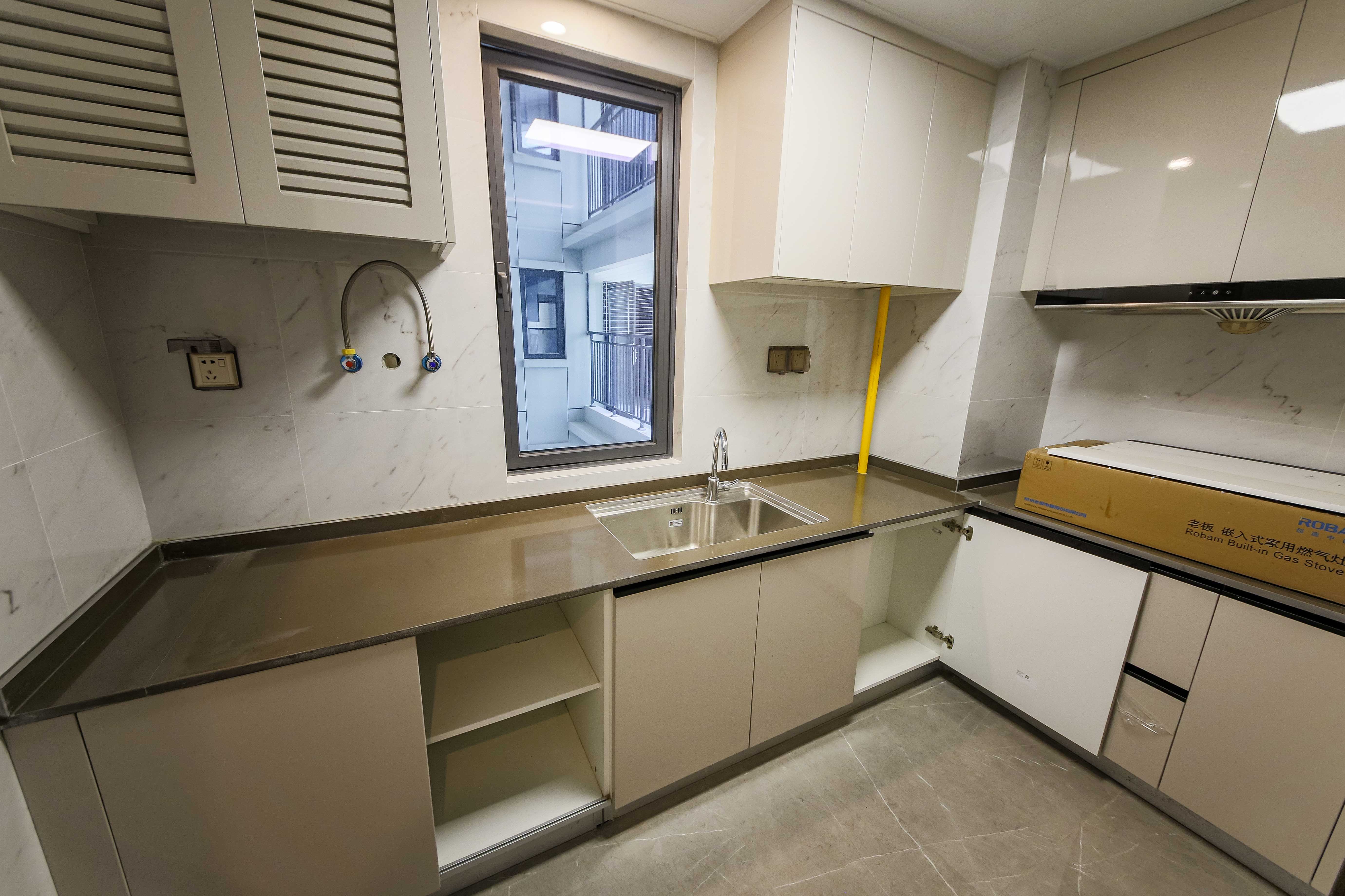 龙湖春江天曜一期 3室2厅2卫 170.00万 龙湖春江天曜一期 3室2厅2卫 170.00万厨房