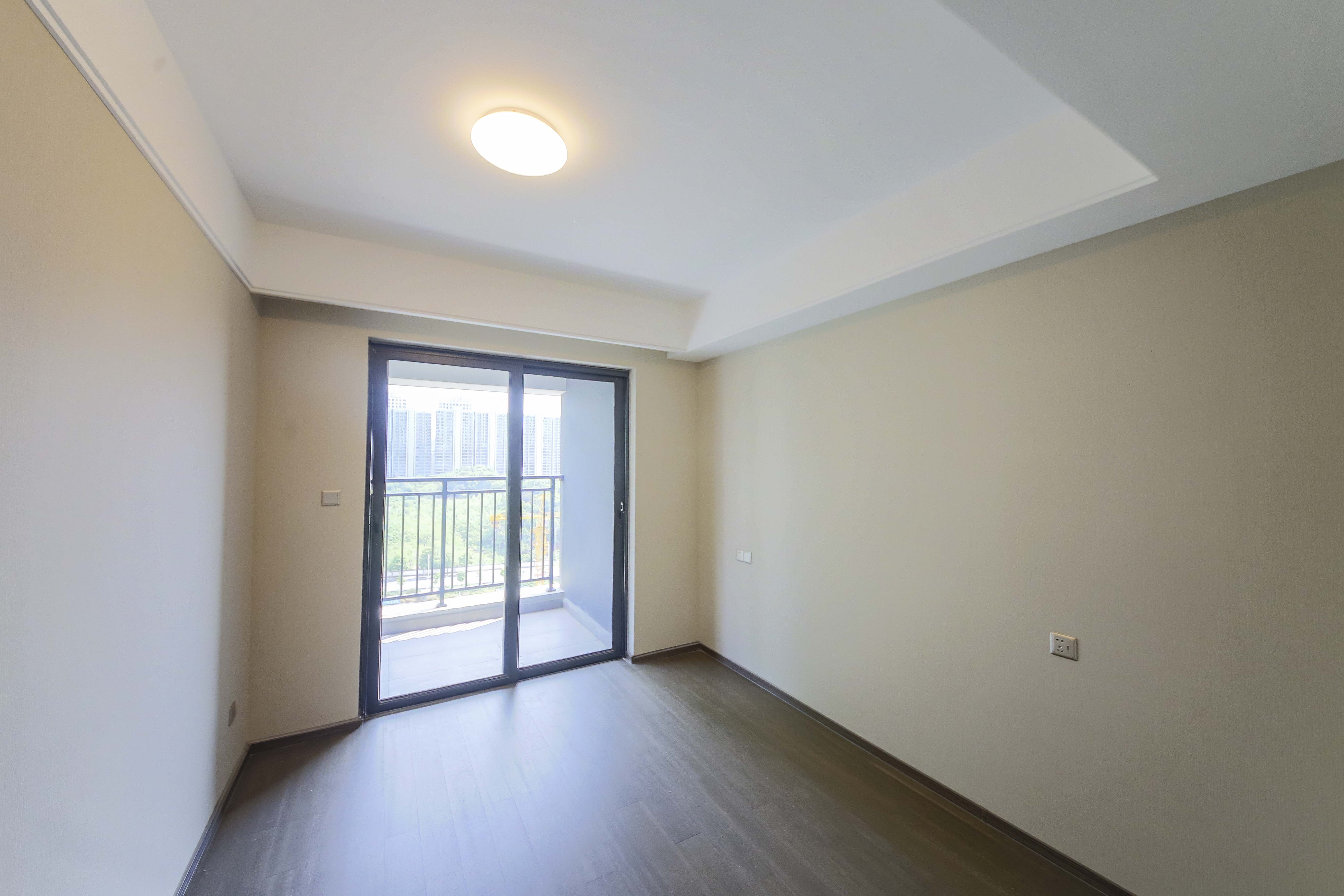 龙湖春江天曜一期 3室2厅2卫 170.00万 龙湖春江天曜一期 3室2厅2卫 170.00万卧室