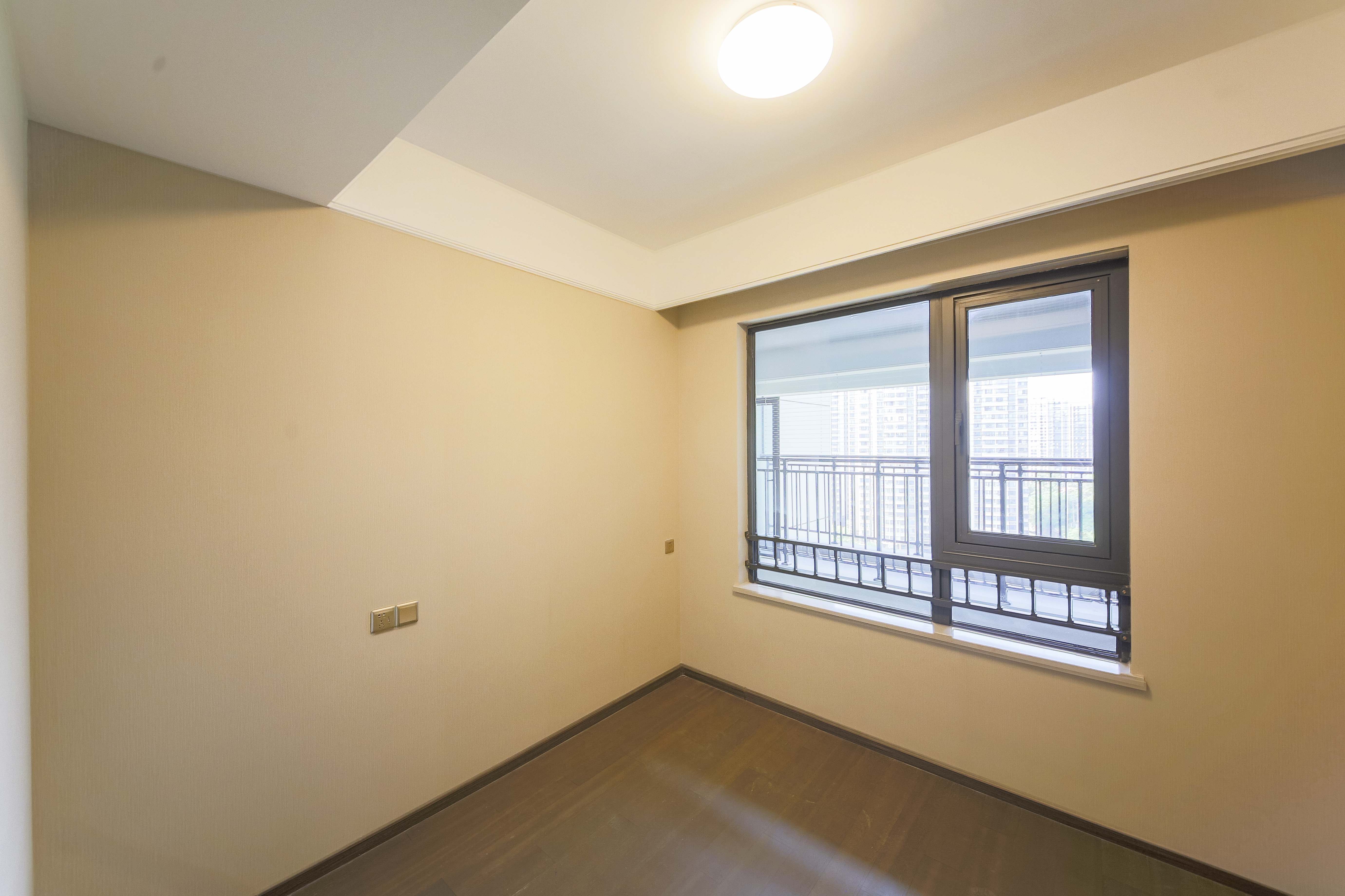 龙湖春江天曜一期 3室2厅2卫 170.00万 龙湖春江天曜一期 3室2厅2卫 170.00万卧室