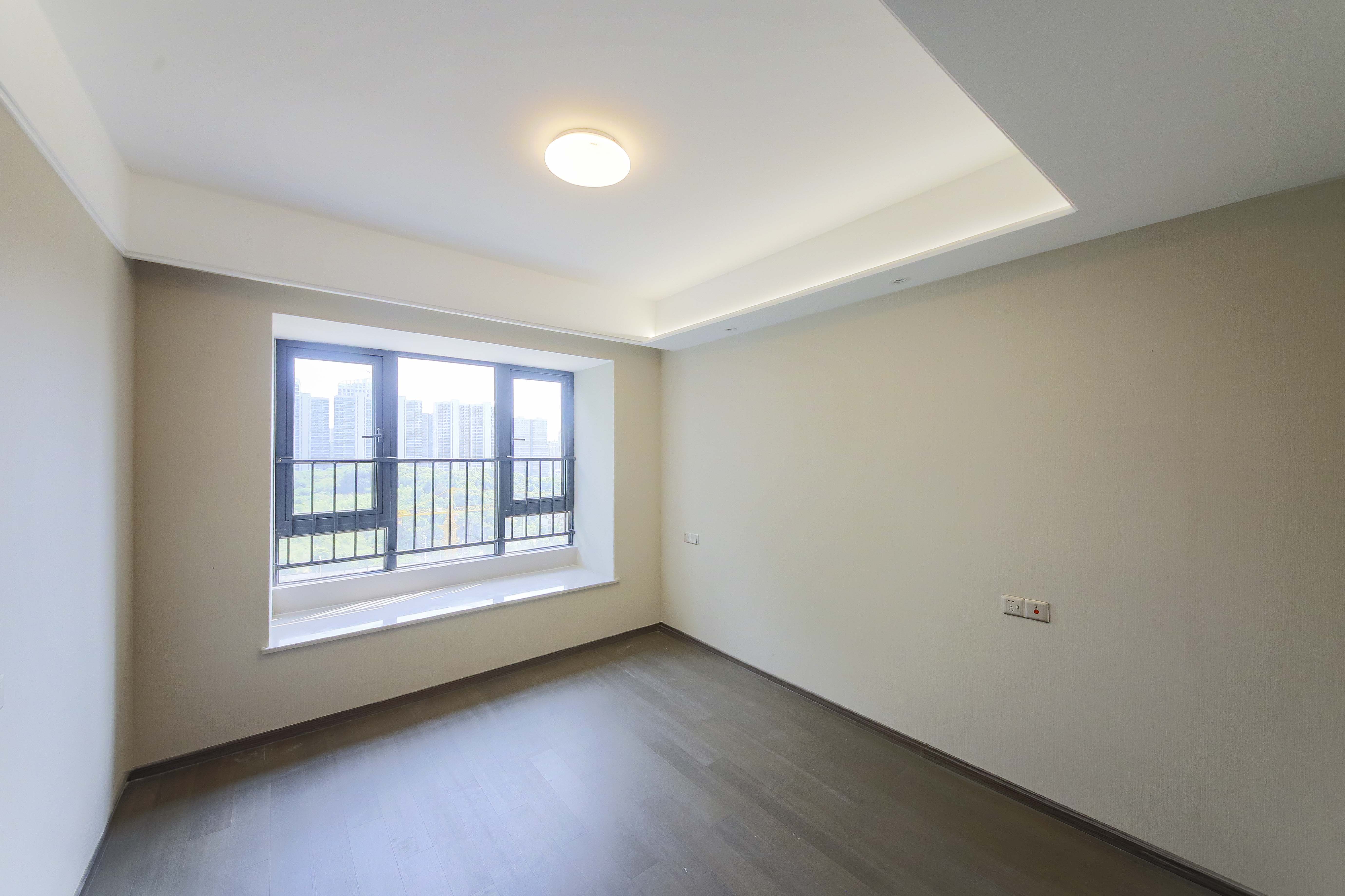 龙湖春江天曜一期 3室2厅2卫 170.00万 龙湖春江天曜一期 3室2厅2卫 170.00万卧室