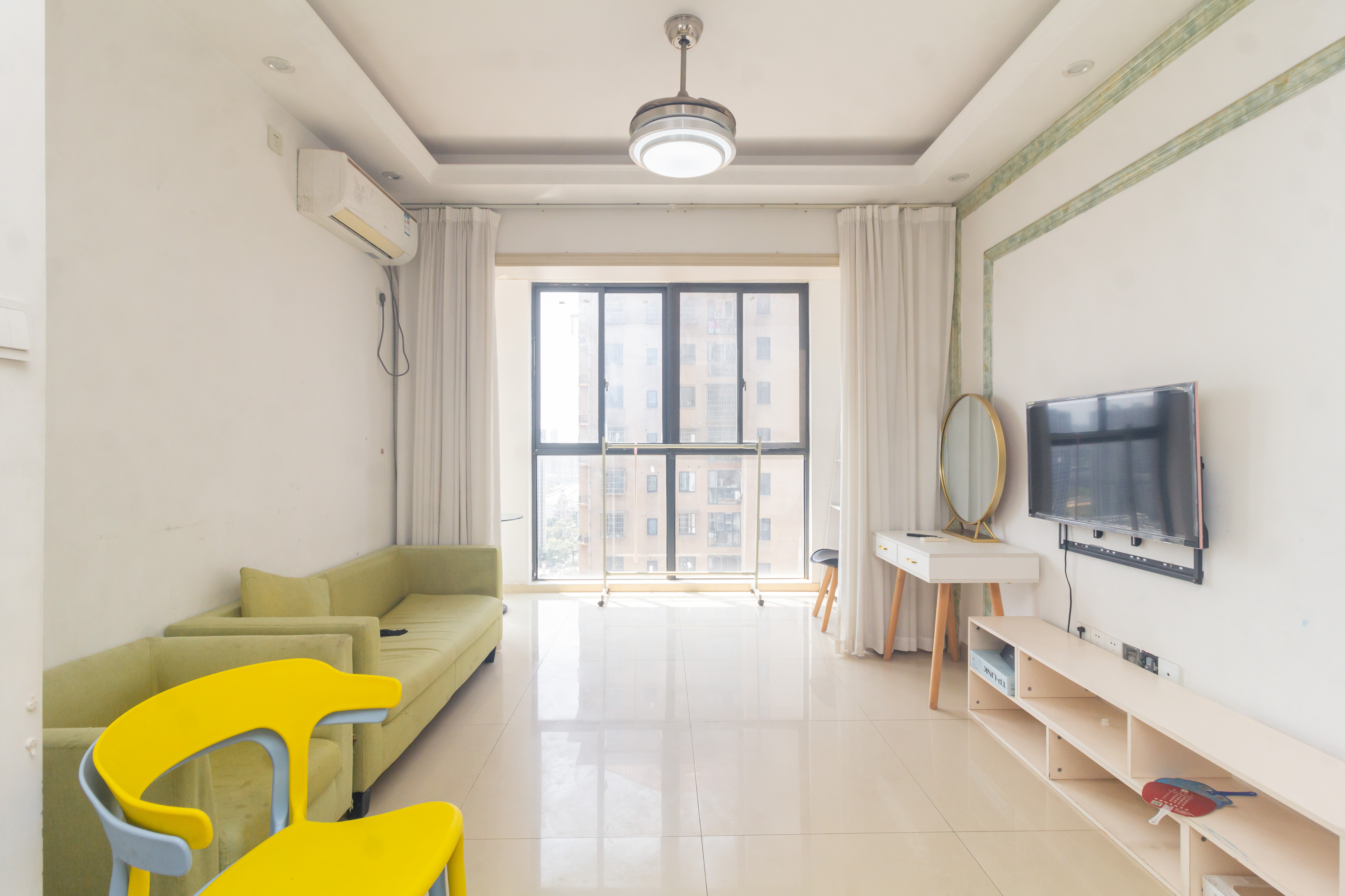 紫御江山 2室2厅1卫 68.0万 紫御江山 2室2厅1卫 68.0万客厅