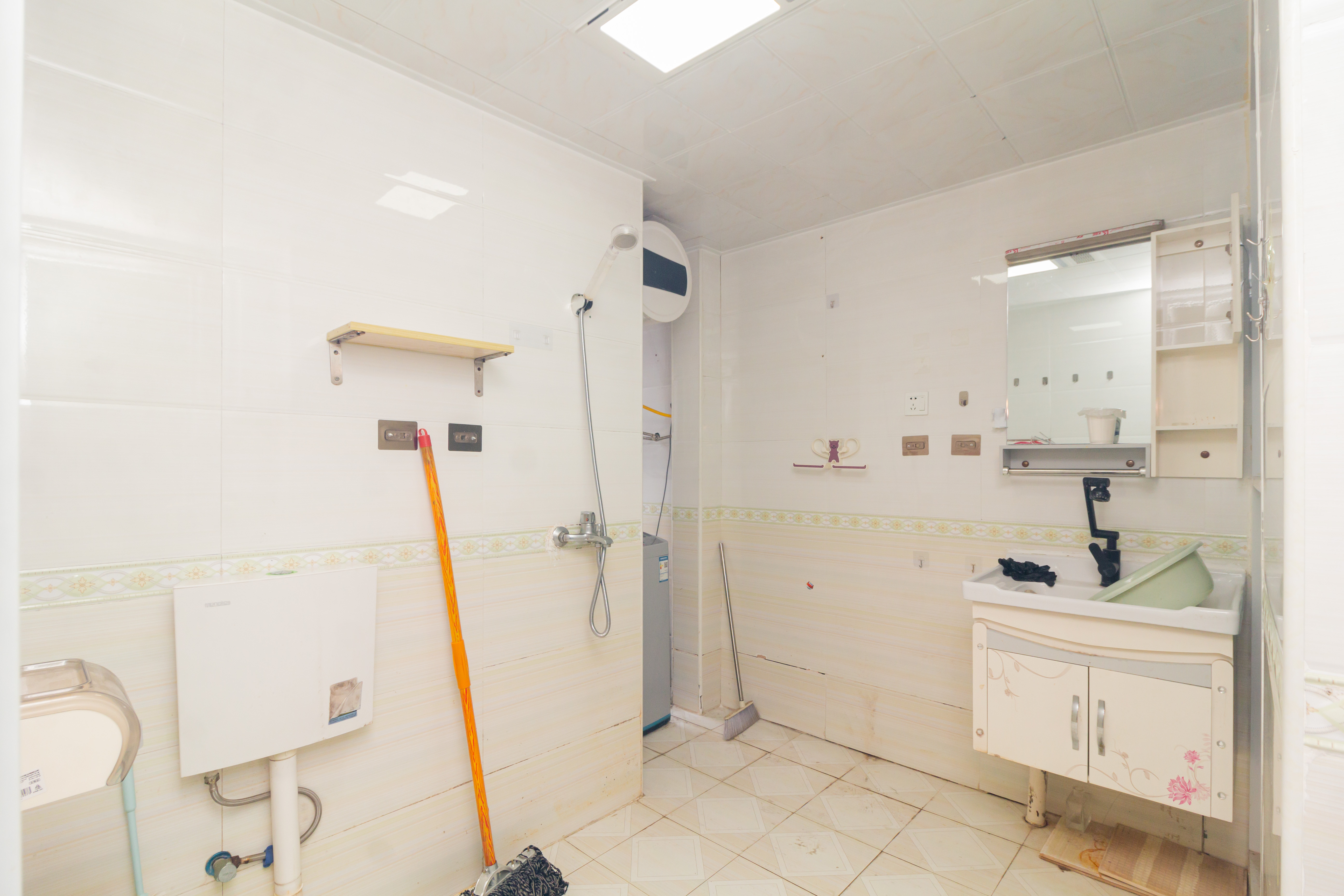 紫御江山 2室2厅1卫 68.0万 紫御江山 2室2厅1卫 68.0万卫生间