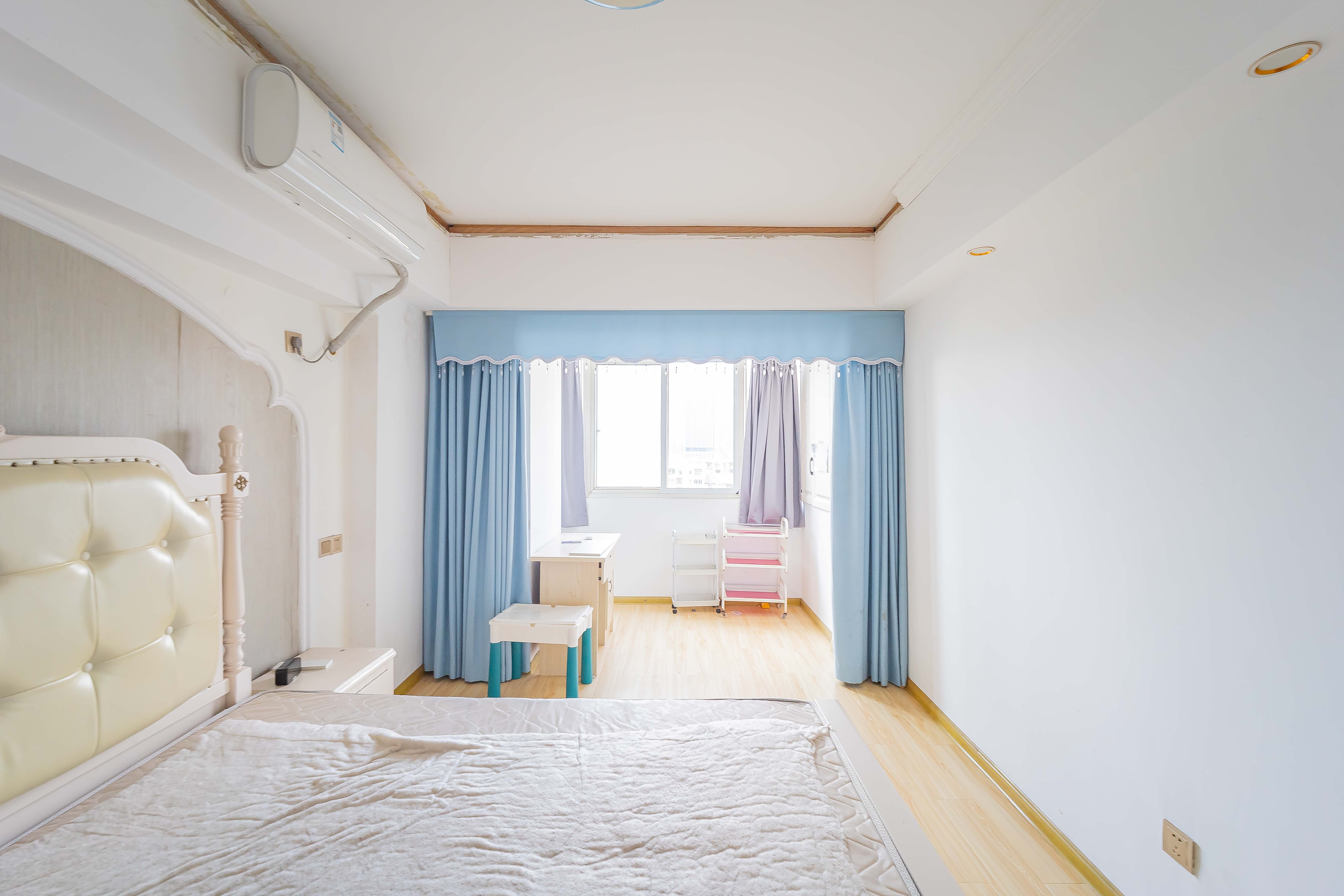 在水一方  3室2厅2卫   95.00万卧室
