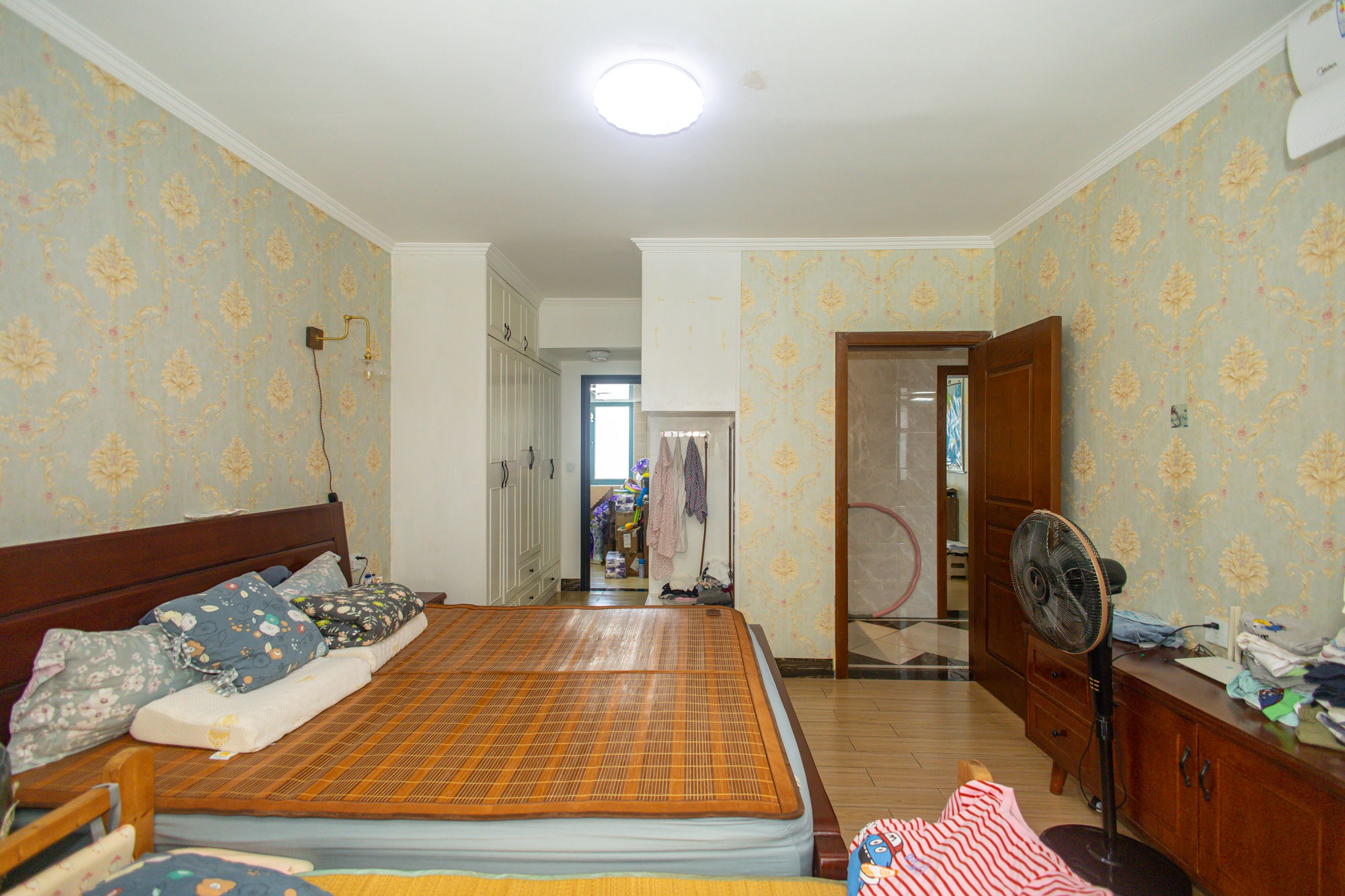 蝴蝶谷 1室2厅1卫 108.8万 蝴蝶谷 1室2厅1卫 108.8万卧室