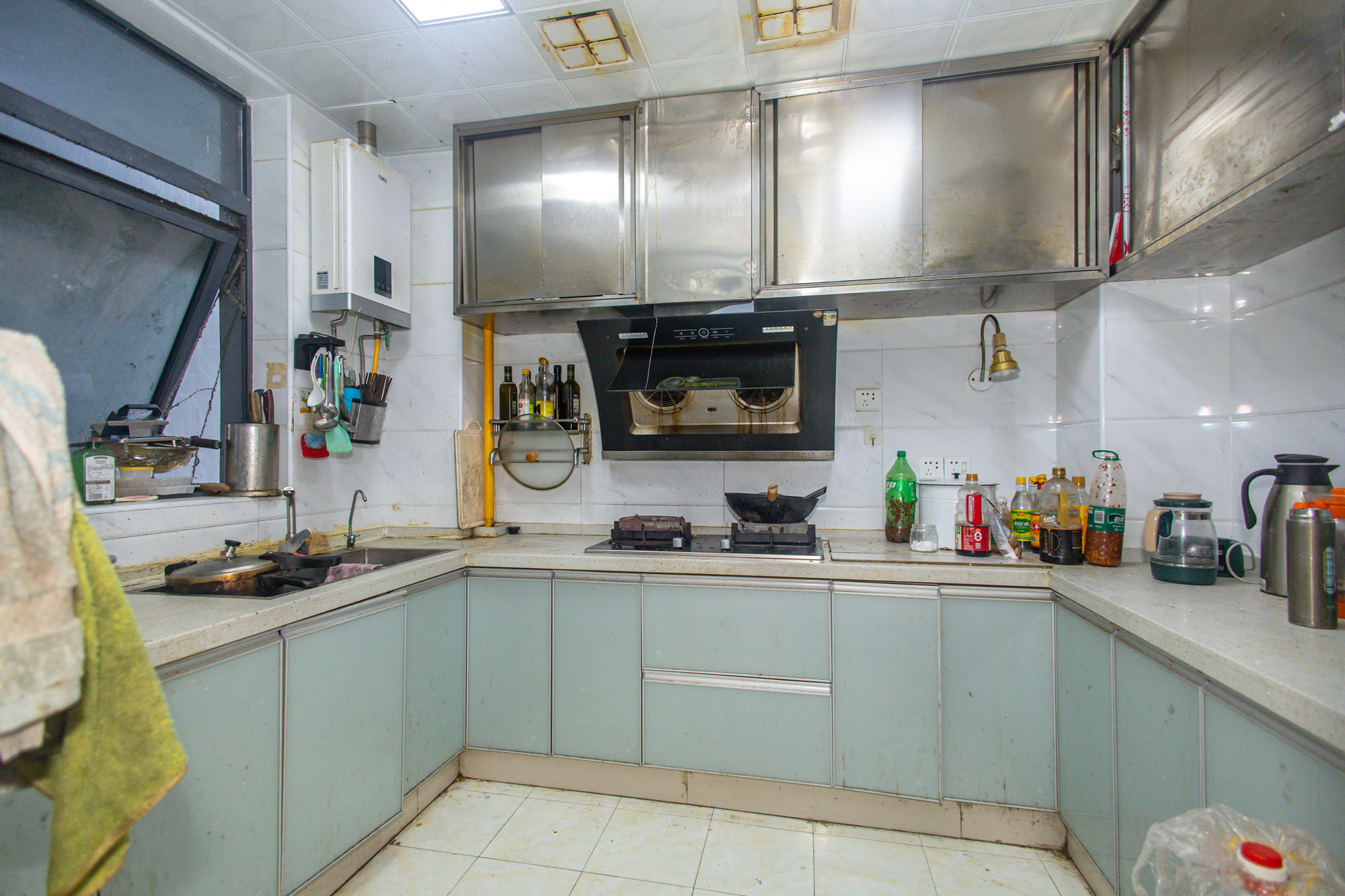 财富港湾(绿领大厦) 3室2厅2卫 68.0万 财富港湾(绿领大厦) 3室2厅2卫 68.0万厨房