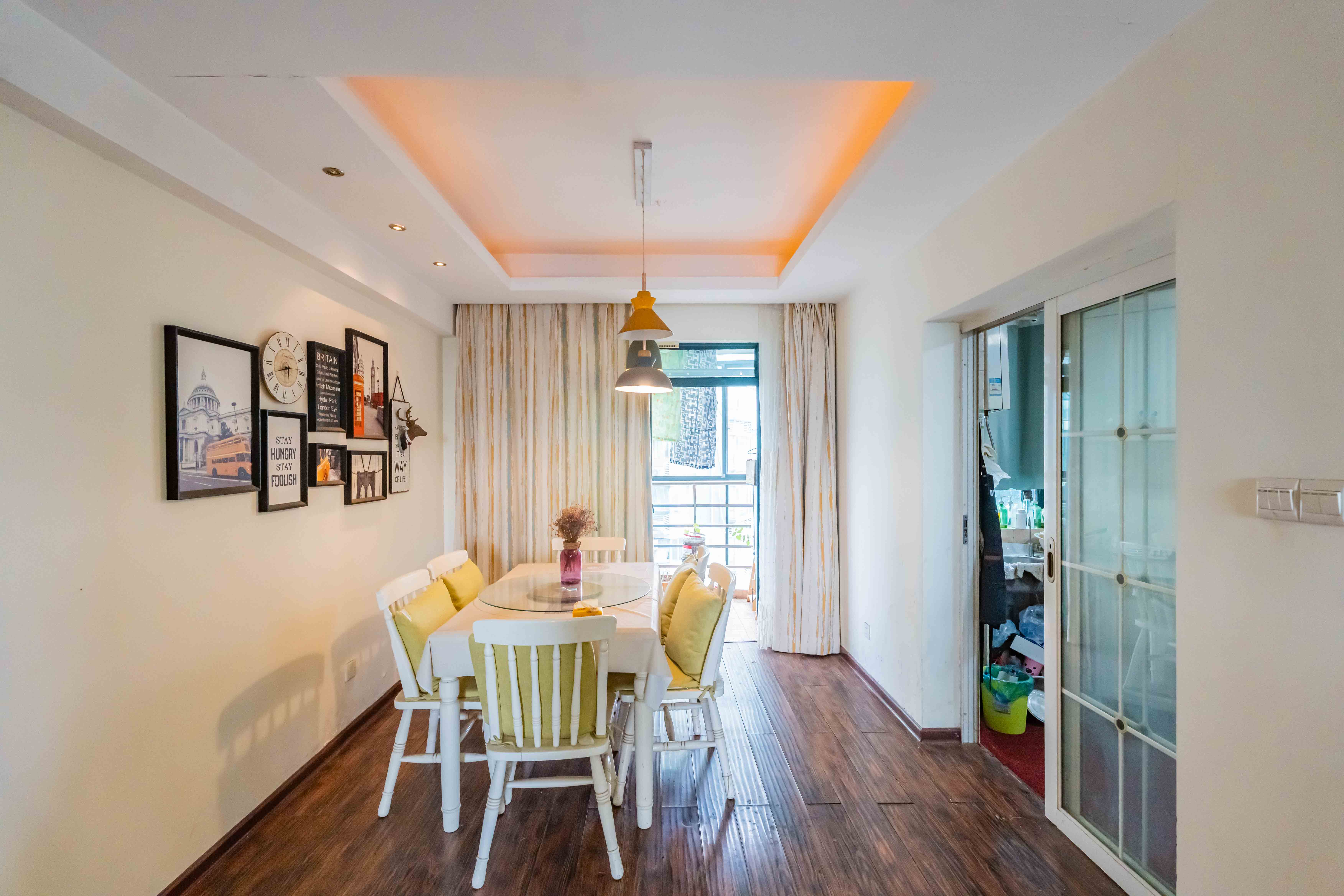 华盛新外滩 4室2厅2卫 200.0万 华盛新外滩 4室2厅2卫 200.0万客厅