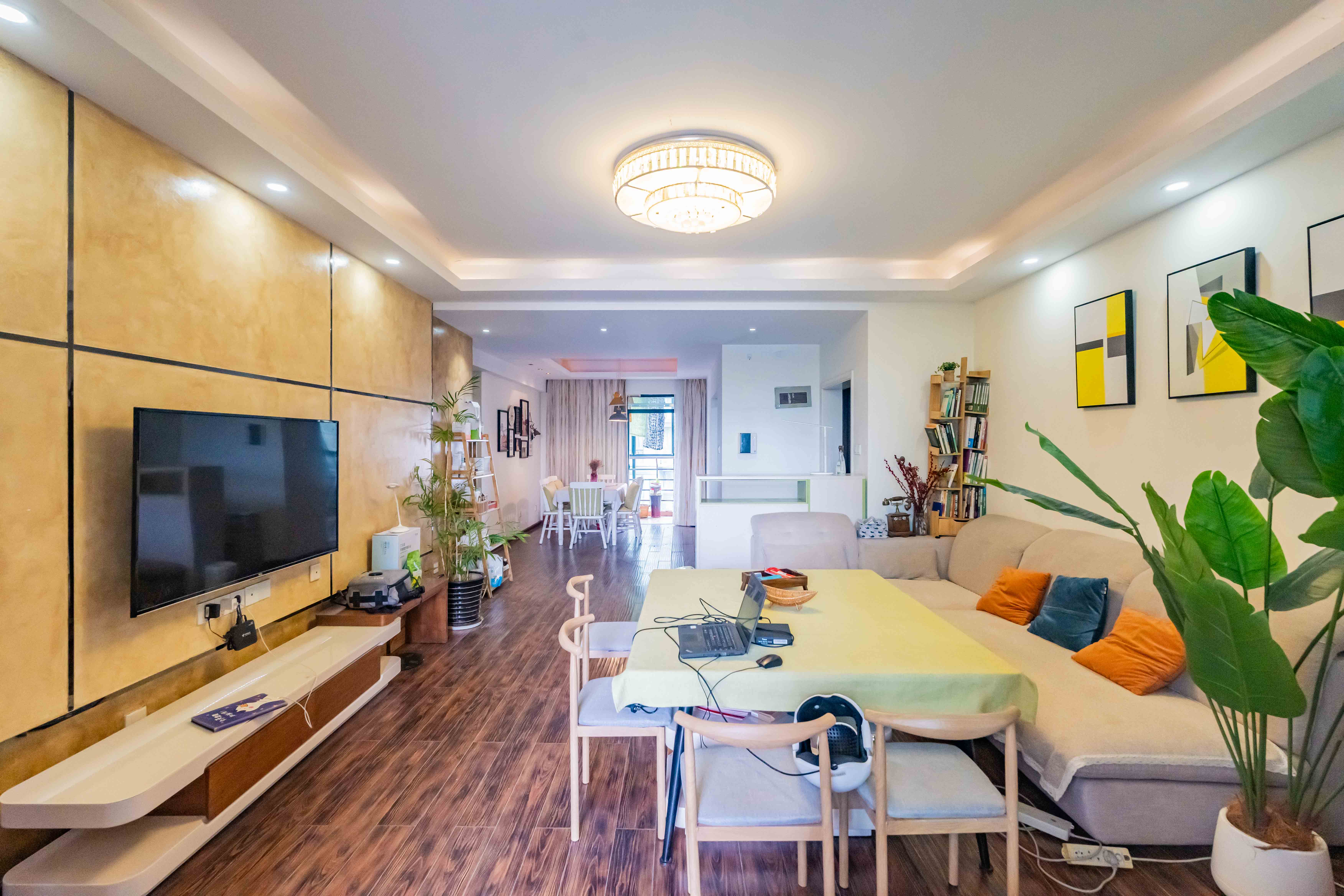 华盛新外滩 4室2厅2卫 200.0万 华盛新外滩 4室2厅2卫 200.0万客厅