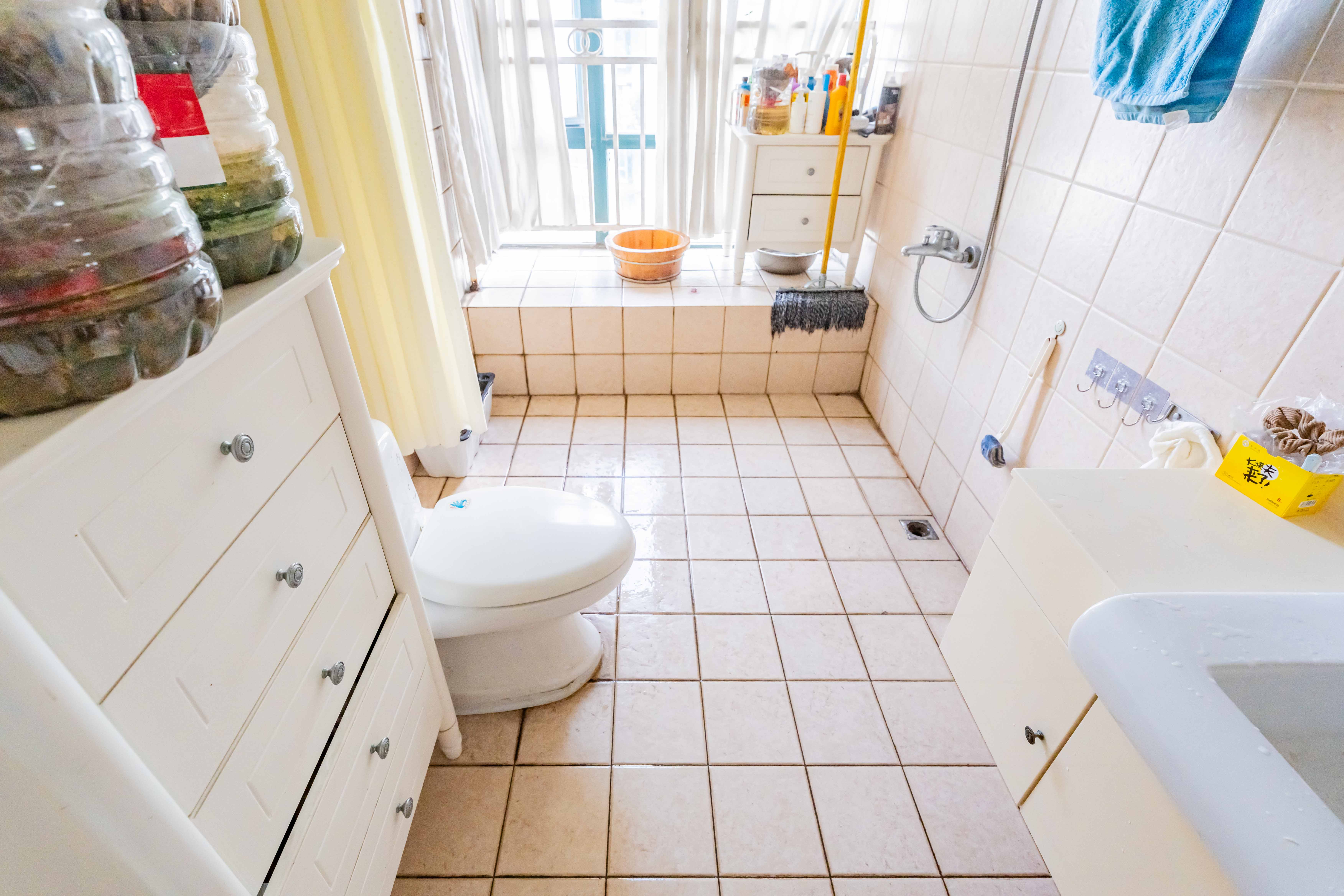 华盛新外滩 4室2厅2卫 200.0万 华盛新外滩 4室2厅2卫 200.0万卫生间