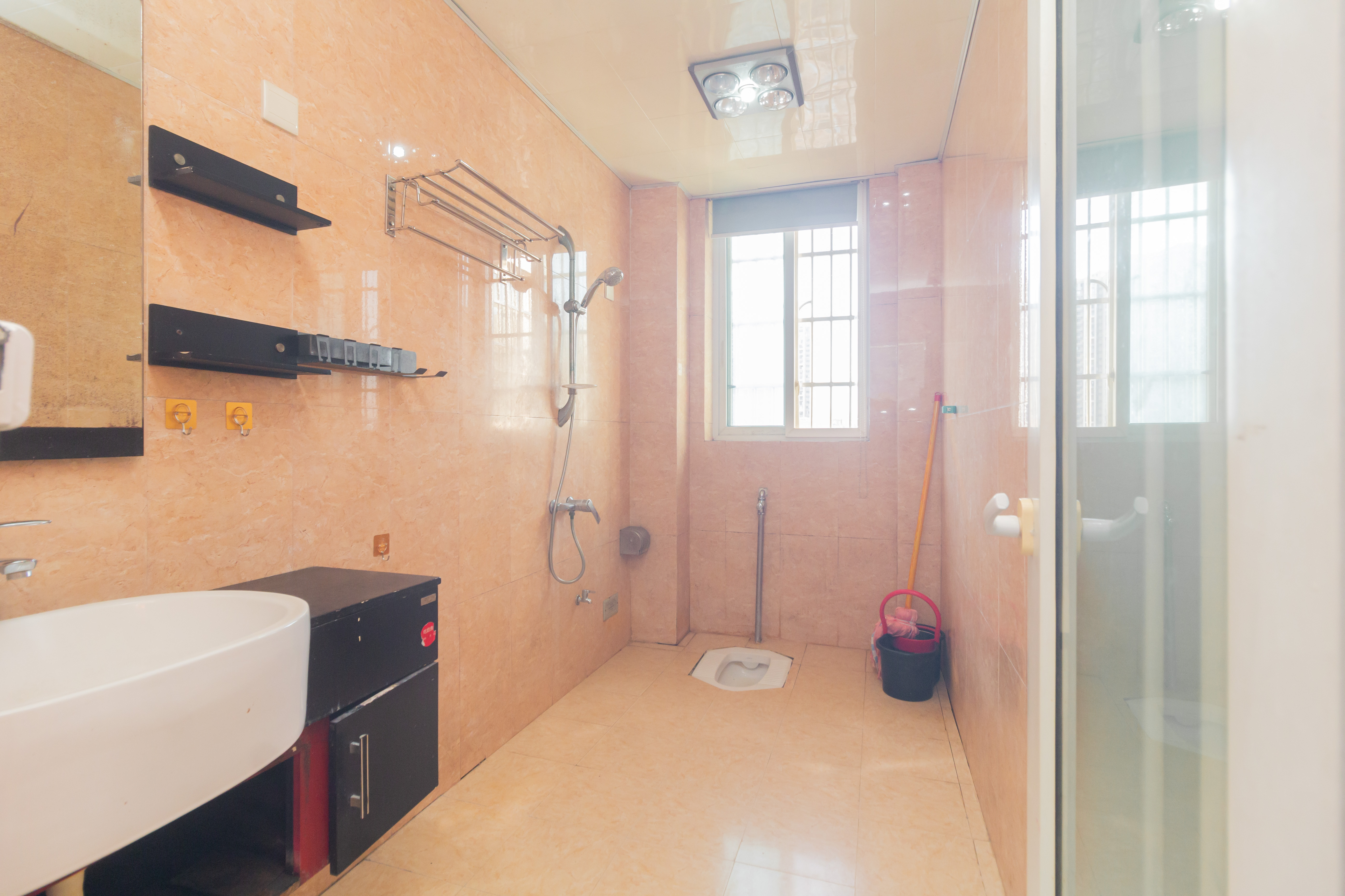 星城国际 1室2厅2卫 62.8万 星城国际 1室2厅2卫 62.8万卫生间