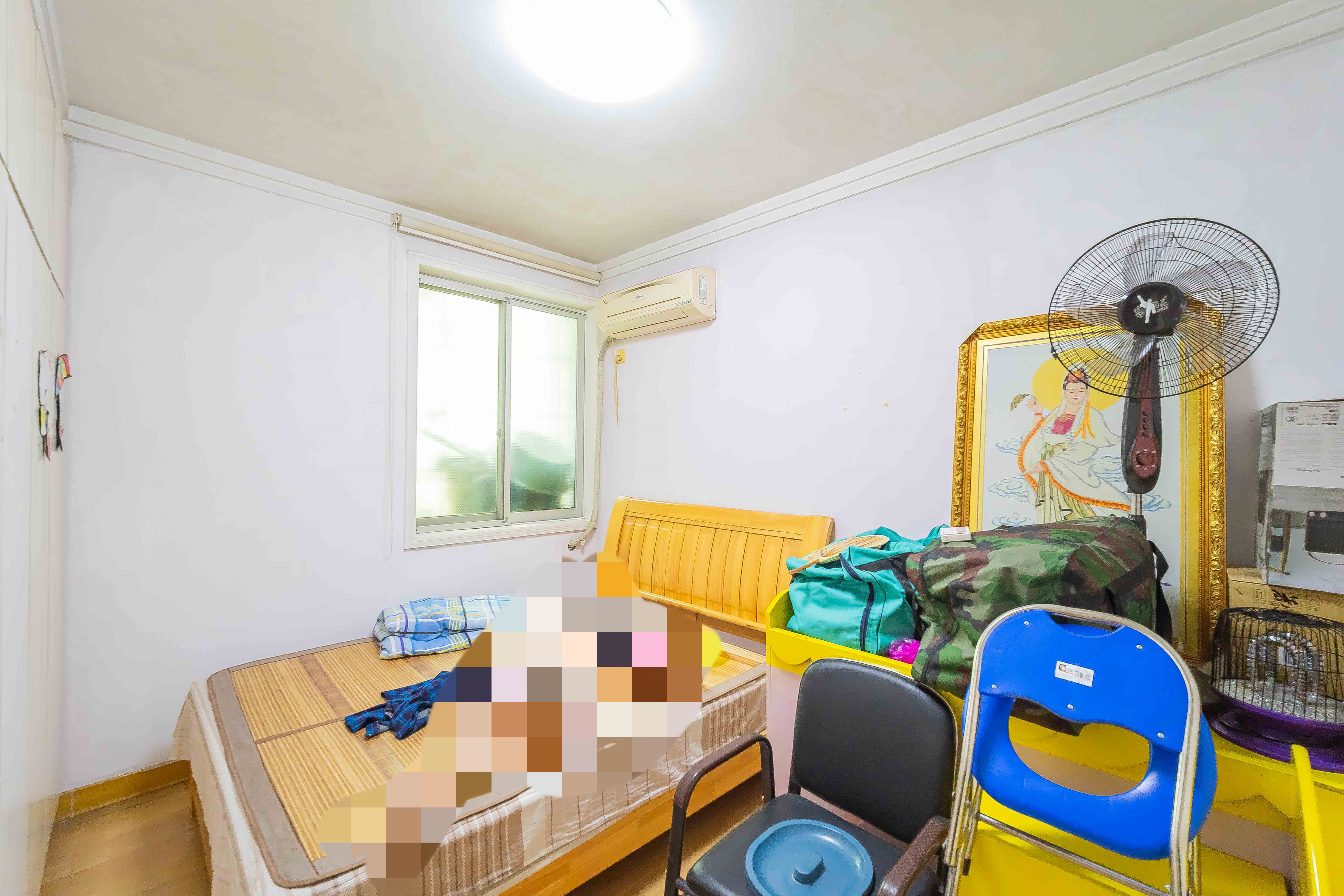 南建公寓  3室2厅2卫   84.80万卧室